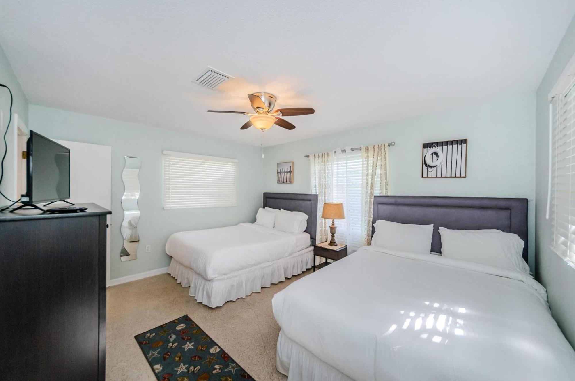 Holiday home Sea Breeze Beach House *
