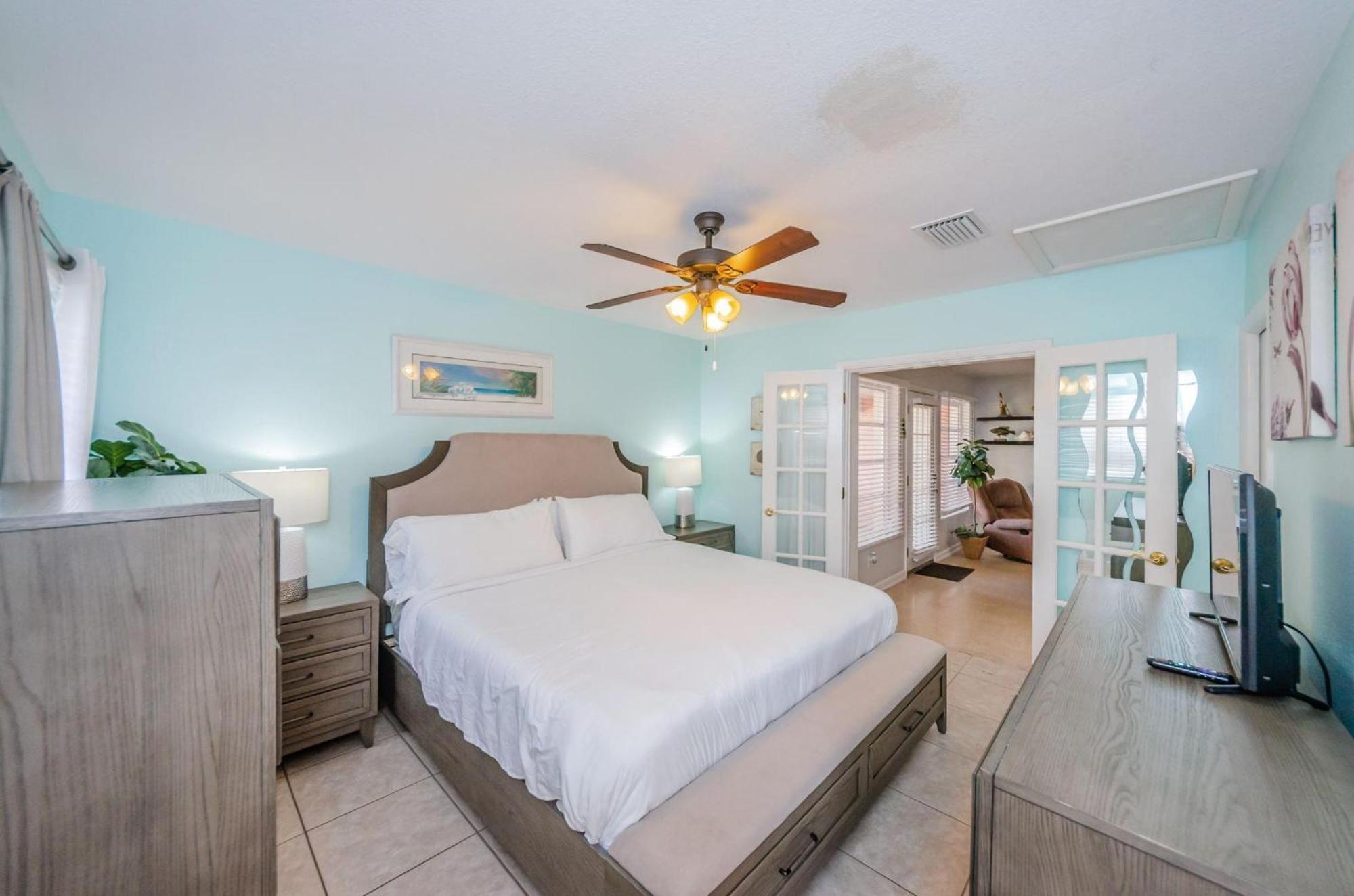 Sea Breeze Beach House Holiday home Clearwater Beach