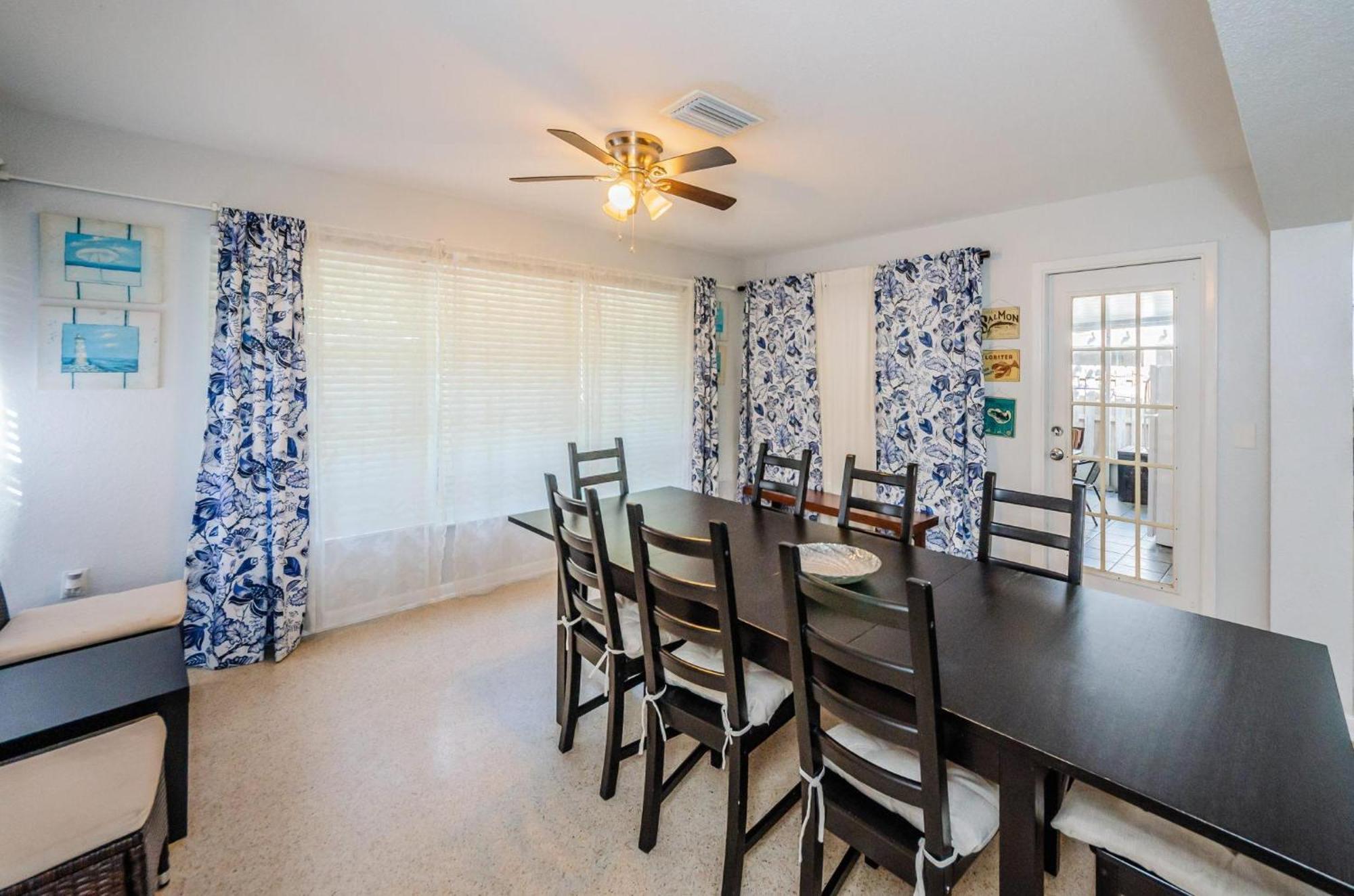 Sea Breeze Beach House *