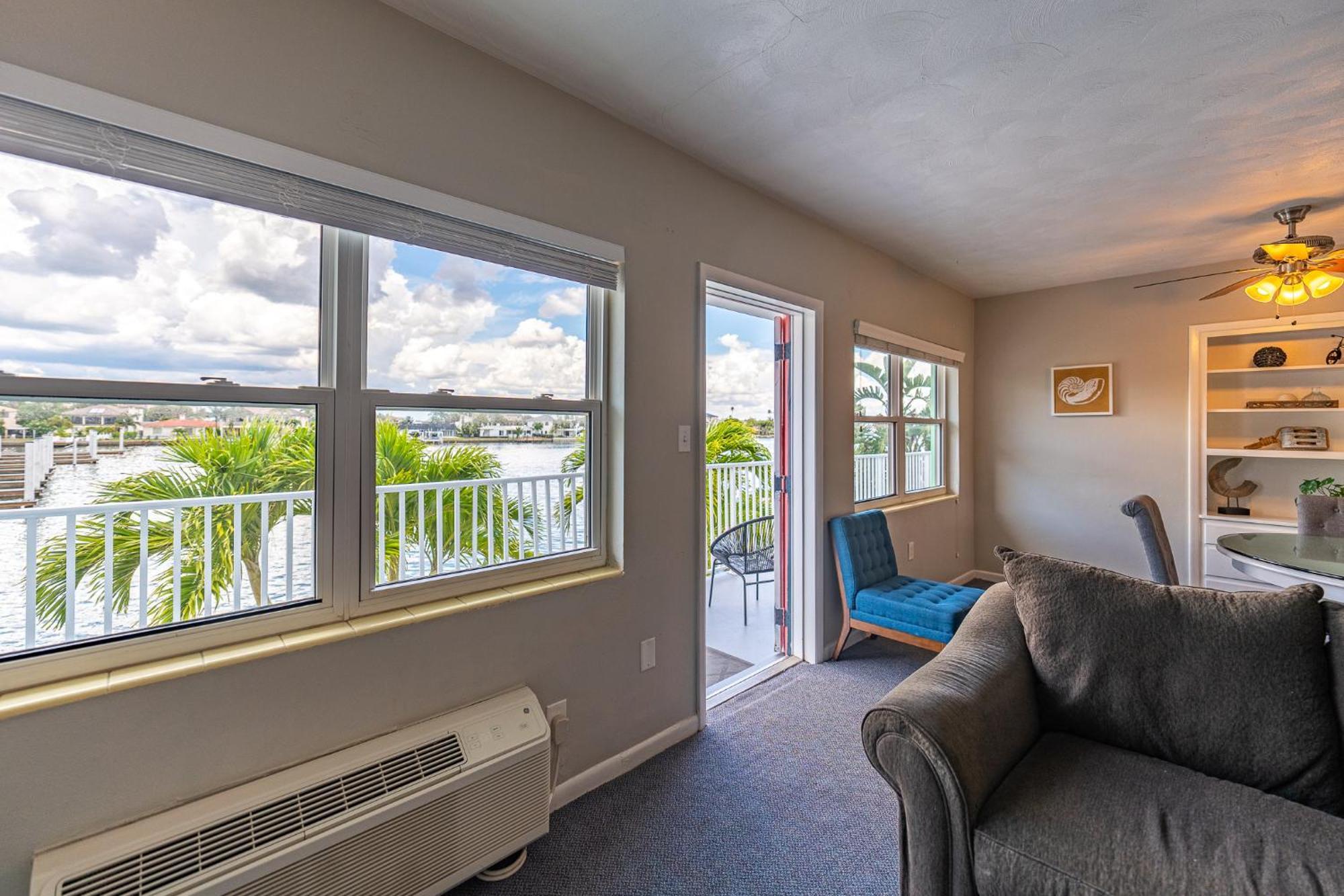 Apartment Tropical Breeze - Formerly Wells Manor Since 1953 *