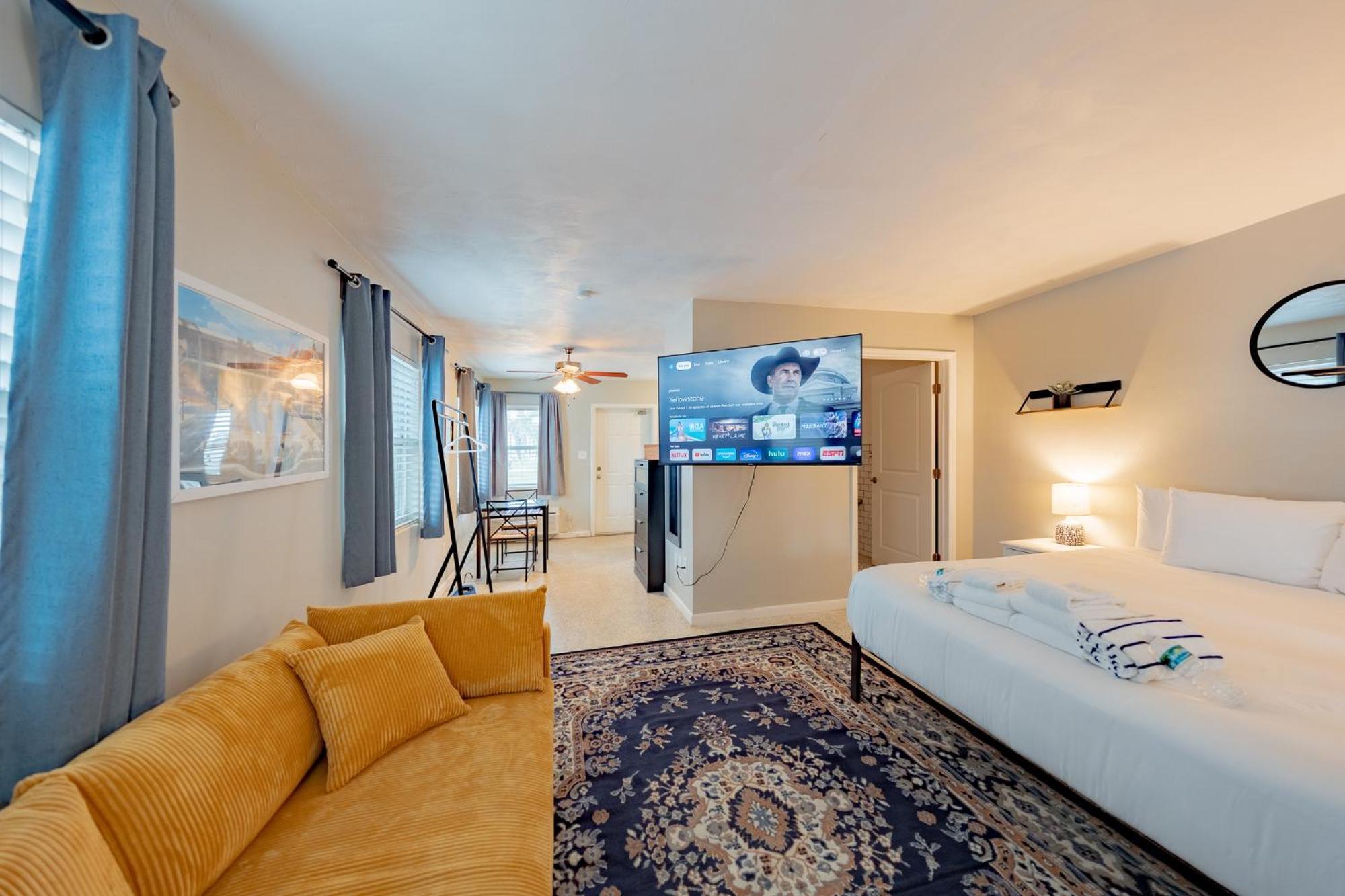 Apartment Tropical Breeze - Formerly Wells Manor Since 1953 *