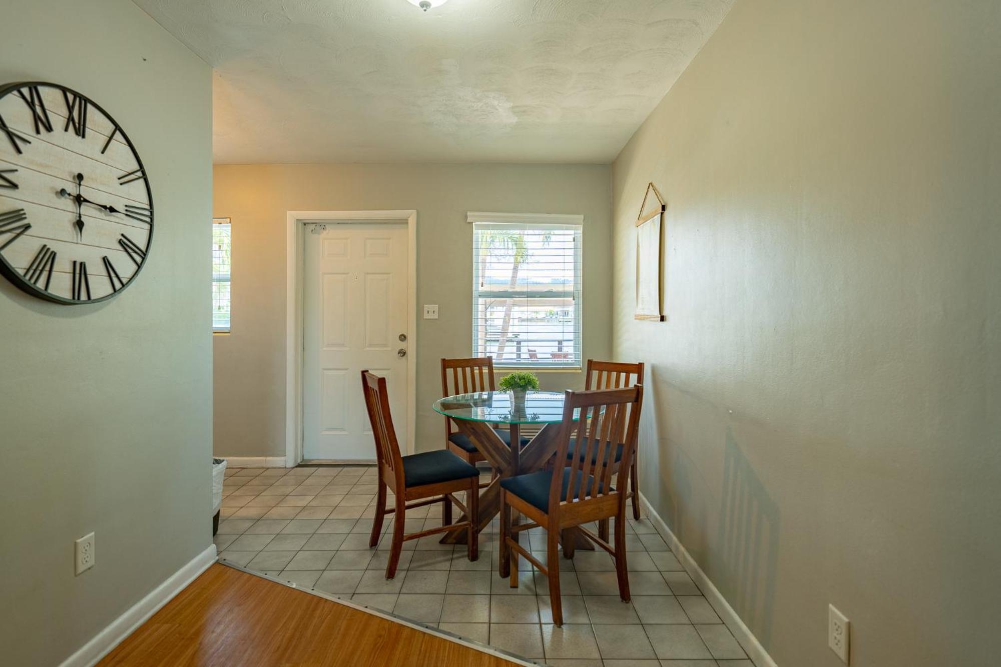 Tropical Breeze - Formerly Wells Manor Since 1953 * Clearwater Beach