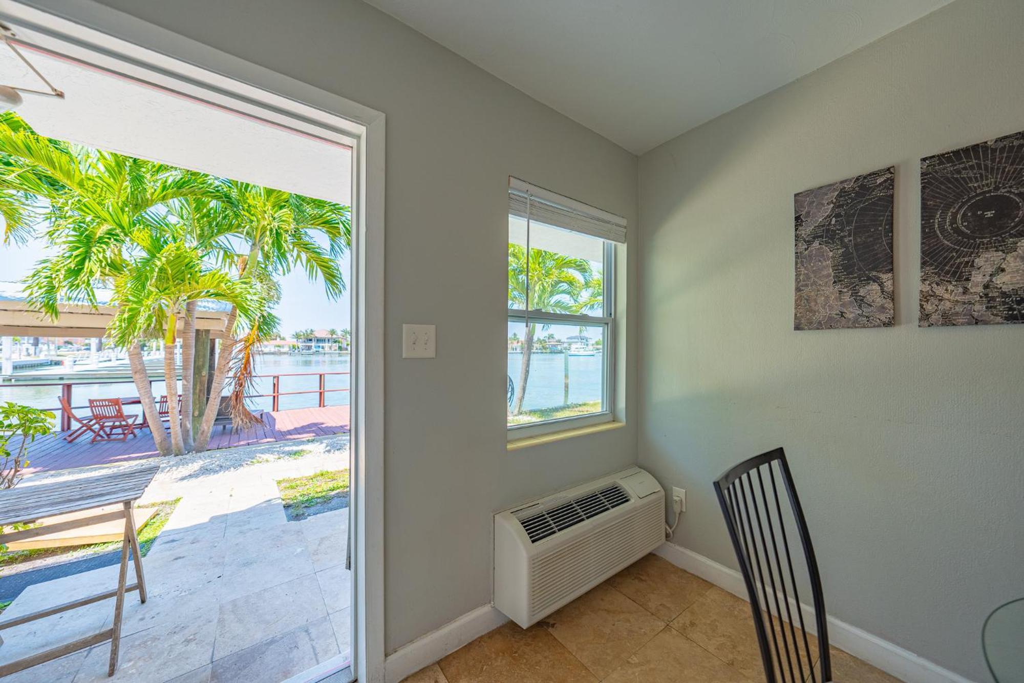 Apartment Tropical Breeze - Formerly Wells Manor Since 1953