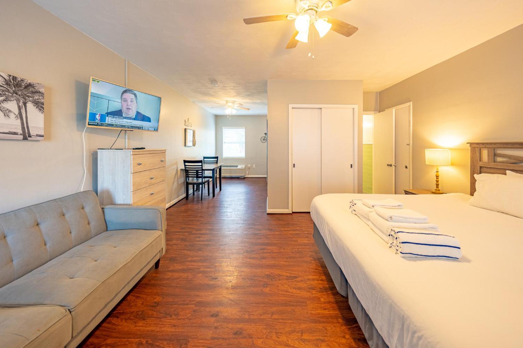 Tropical Breeze - Formerly Wells Manor Since 1953 Clearwater Beach