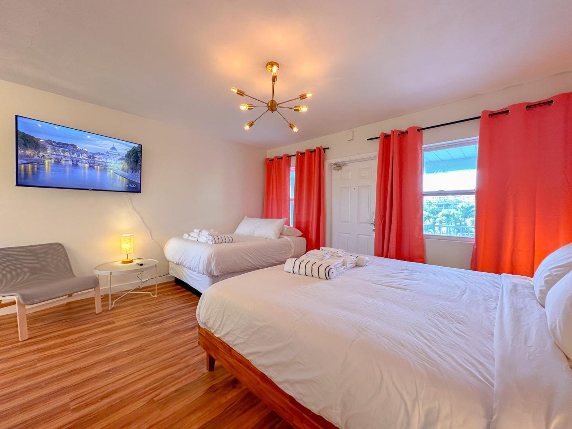 Tropical Breeze - Formerly Wells Manor Since 1953 * Clearwater Beach