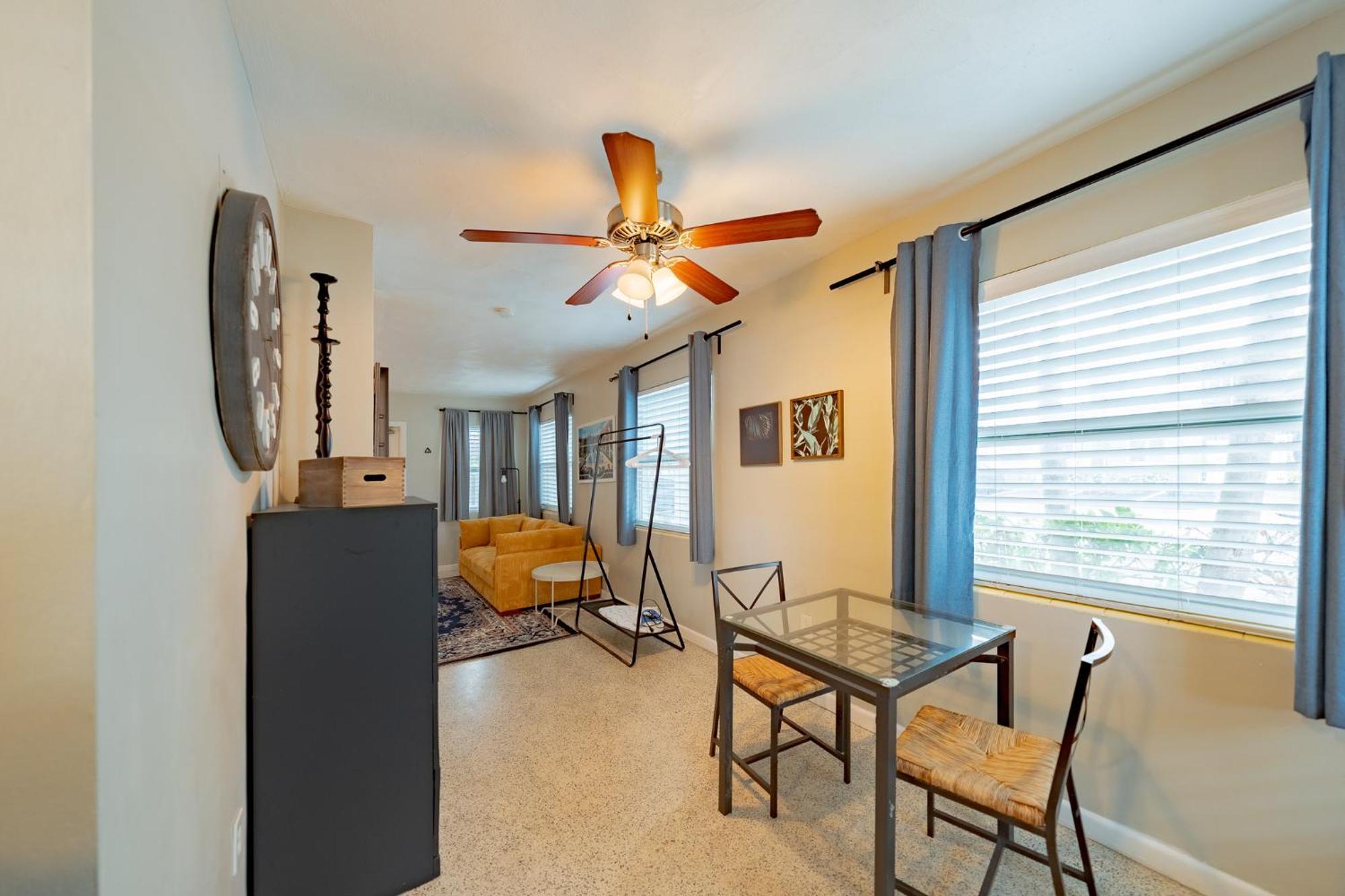 Tropical Breeze - Formerly Wells Manor Since 1953 Clearwater Beach