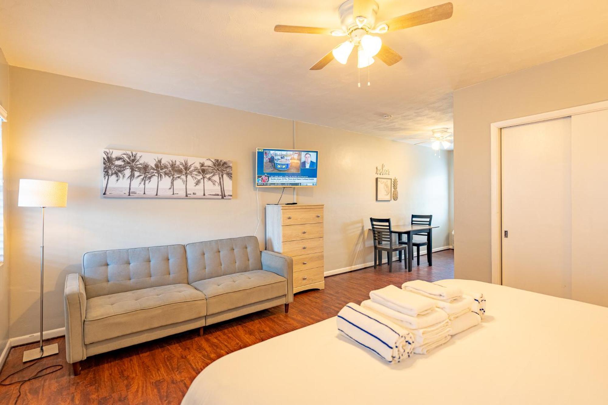 Tropical Breeze - Formerly Wells Manor Since 1953 Clearwater Beach