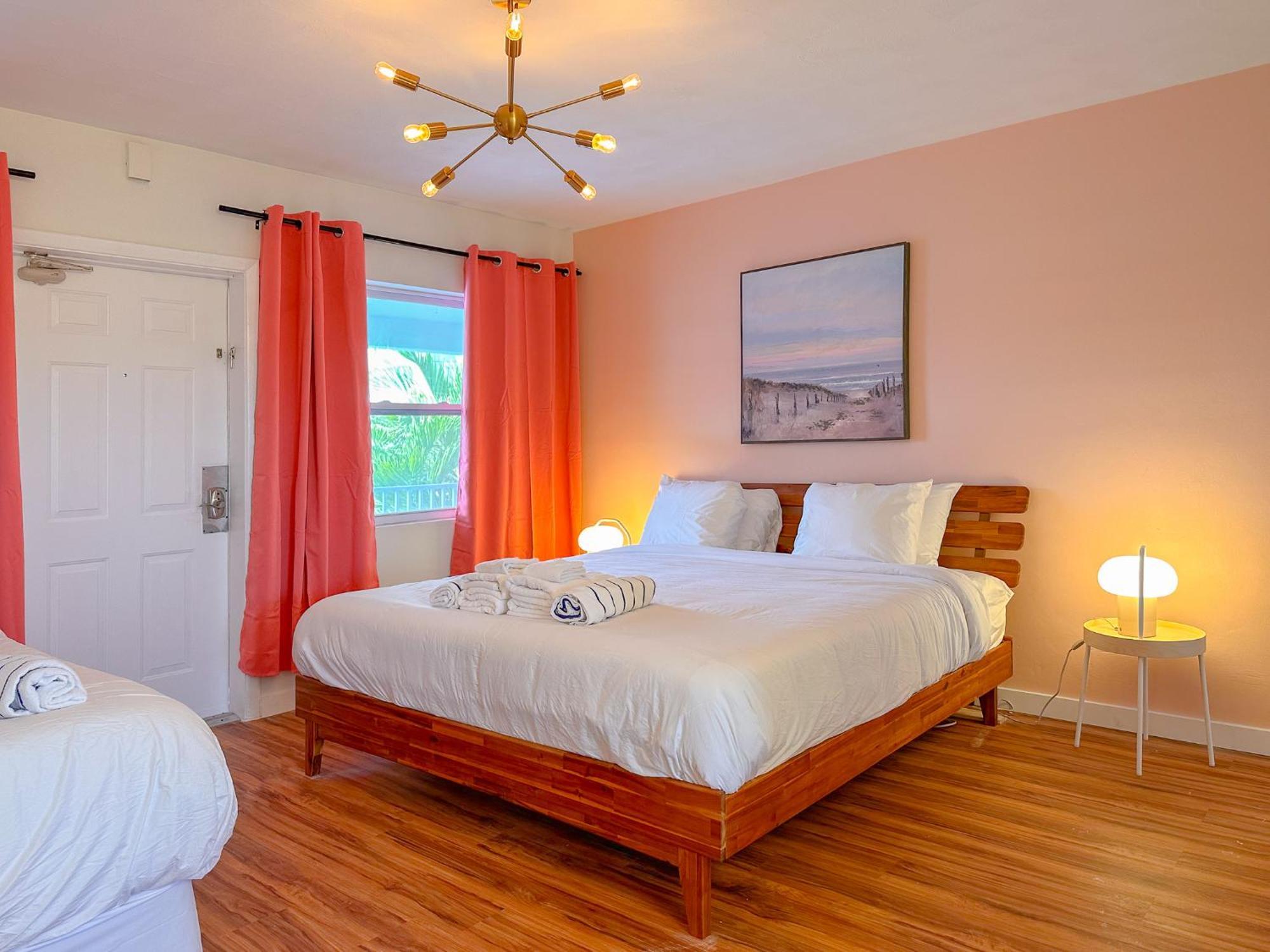 Tropical Breeze - Formerly Wells Manor Since 1953