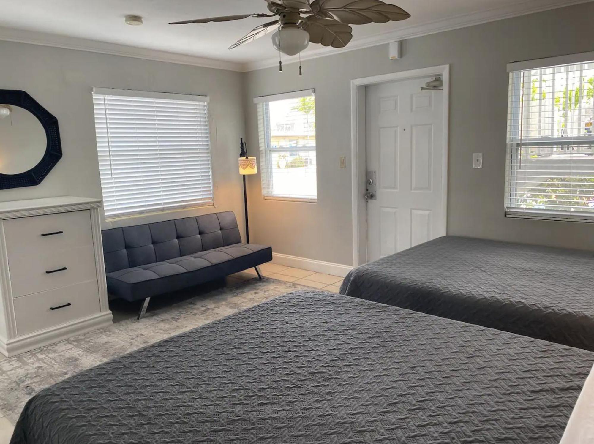 Tropical Breeze - Formerly Wells Manor Since 1953 Apartment *