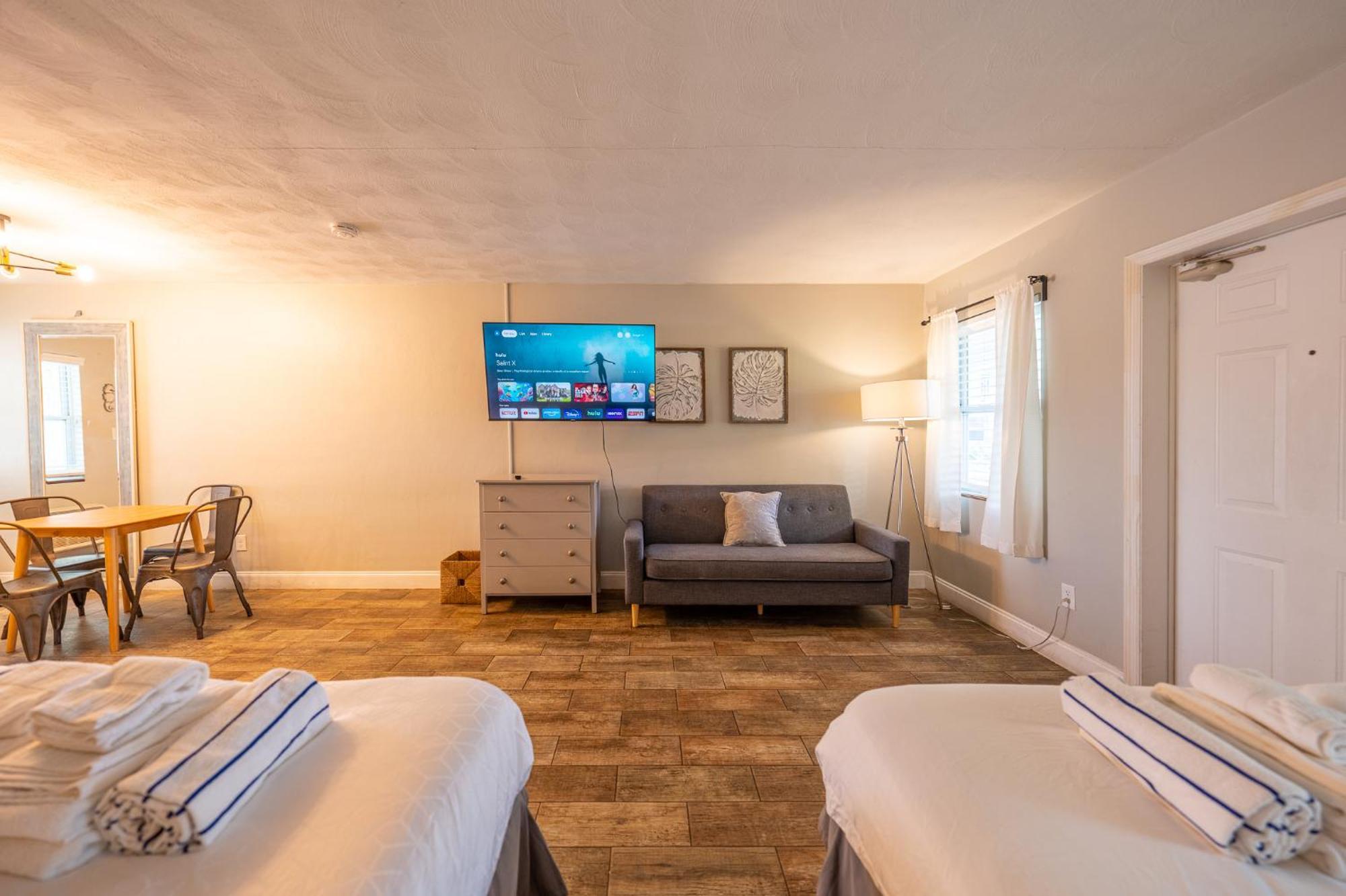 Tropical Breeze - Formerly Wells Manor Since 1953 Apartment *