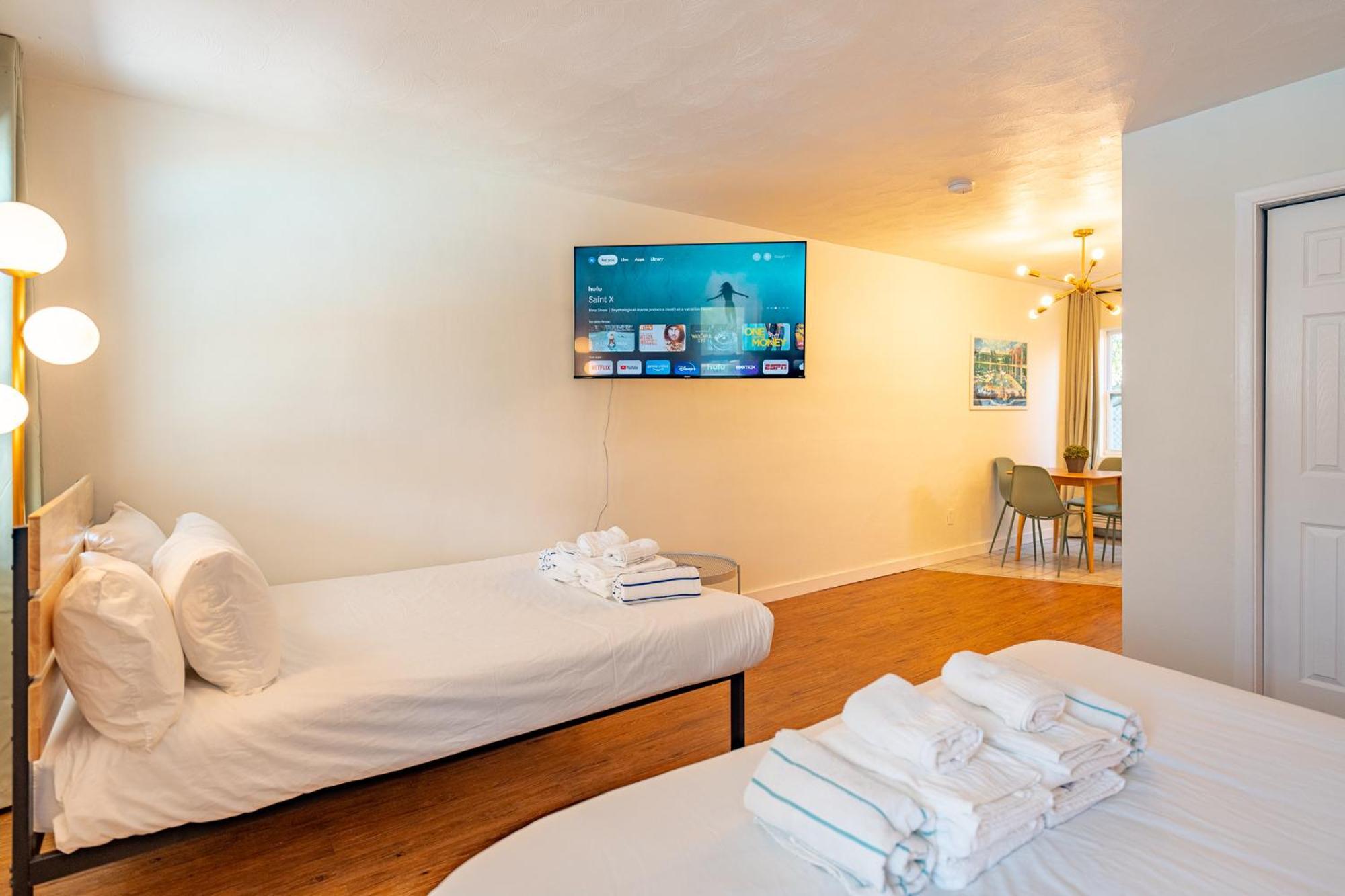 Tropical Breeze - Formerly Wells Manor Since 1953 * Clearwater Beach