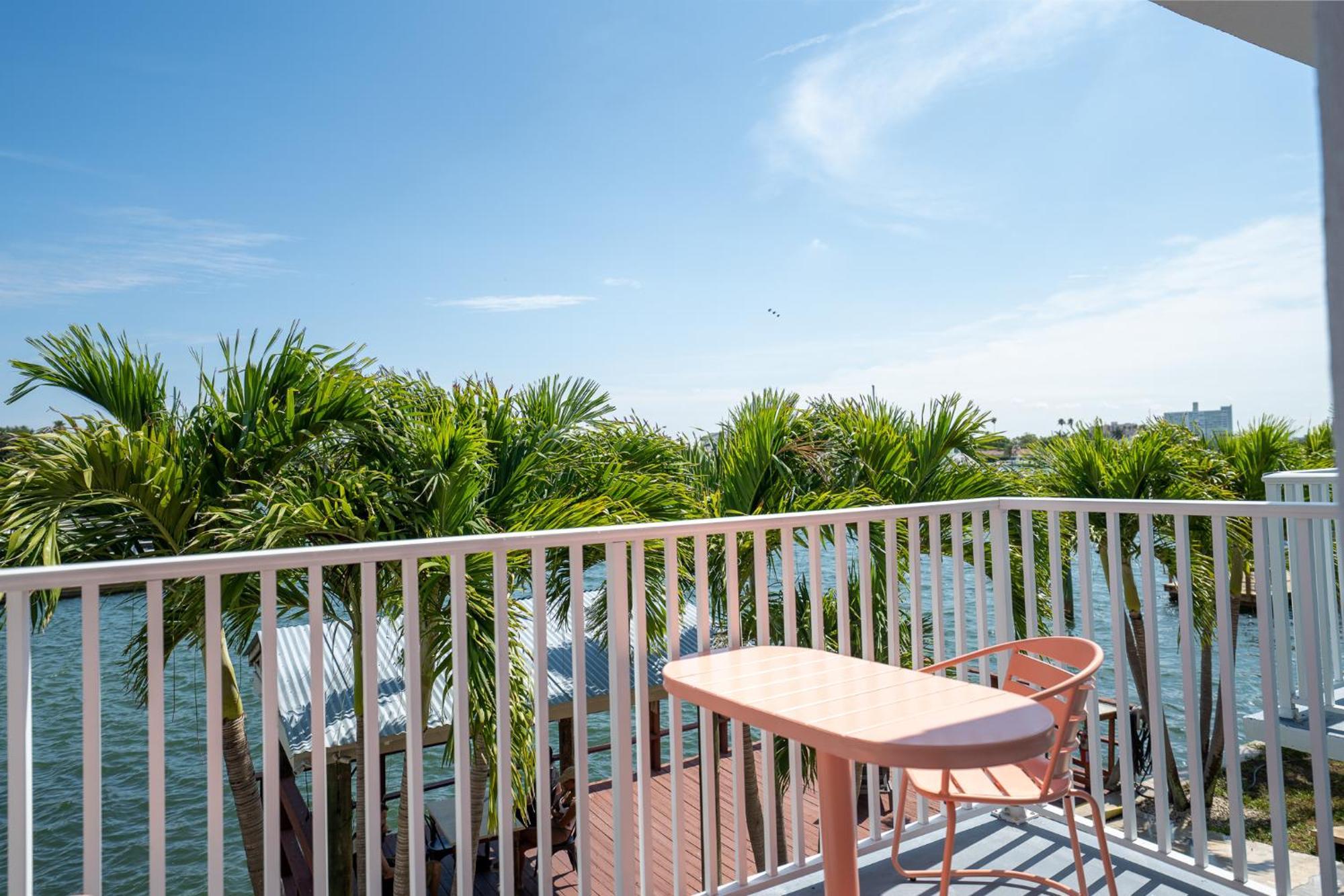 Apartment Tropical Breeze - Formerly Wells Manor Since 1953