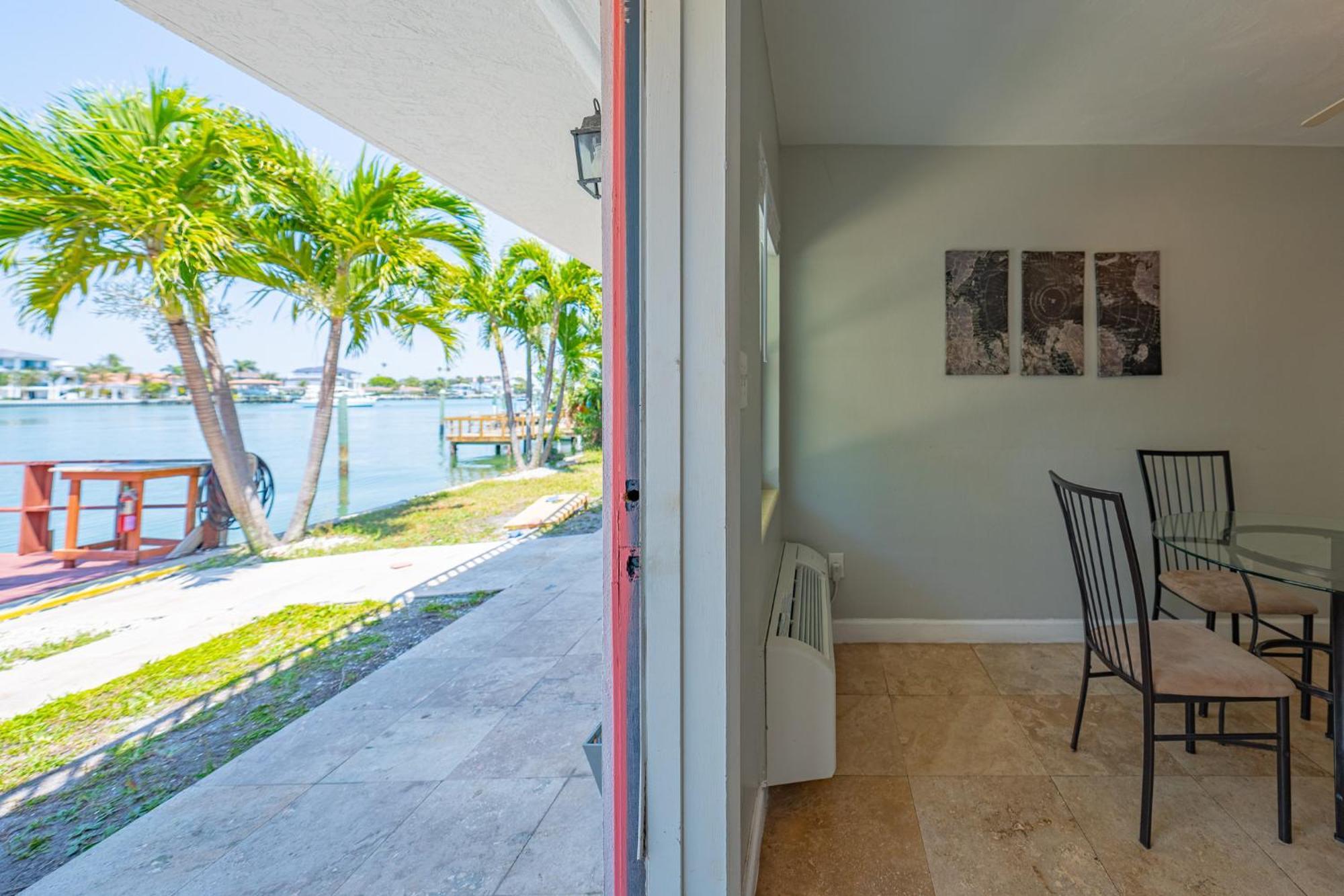 Apartment Tropical Breeze - Formerly Wells Manor Since 1953 *
