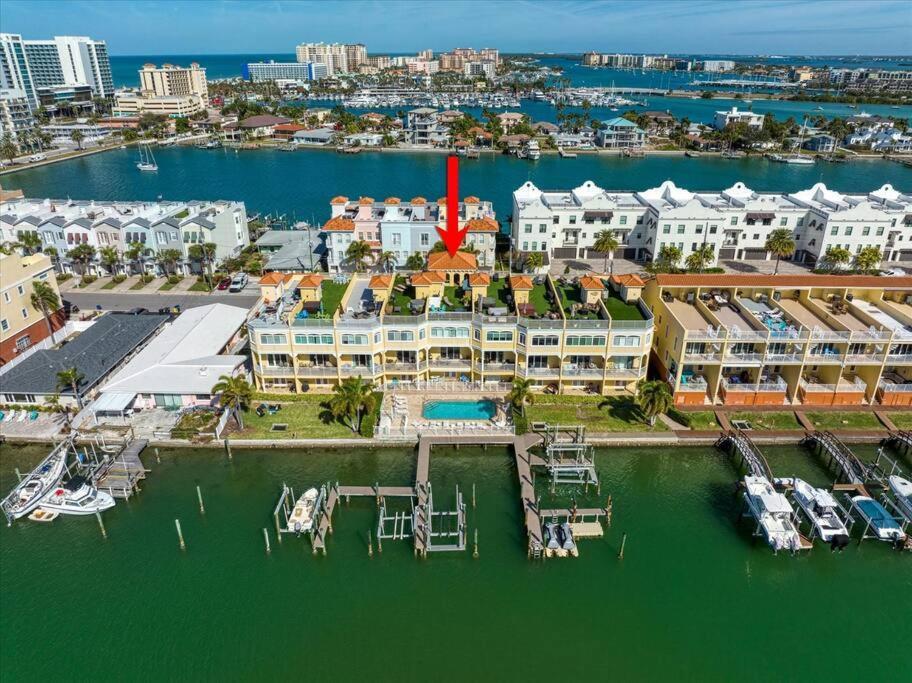 Clearwater Penthouse 5 Min Walk Heated Pool Holiday home Clearwater Beach