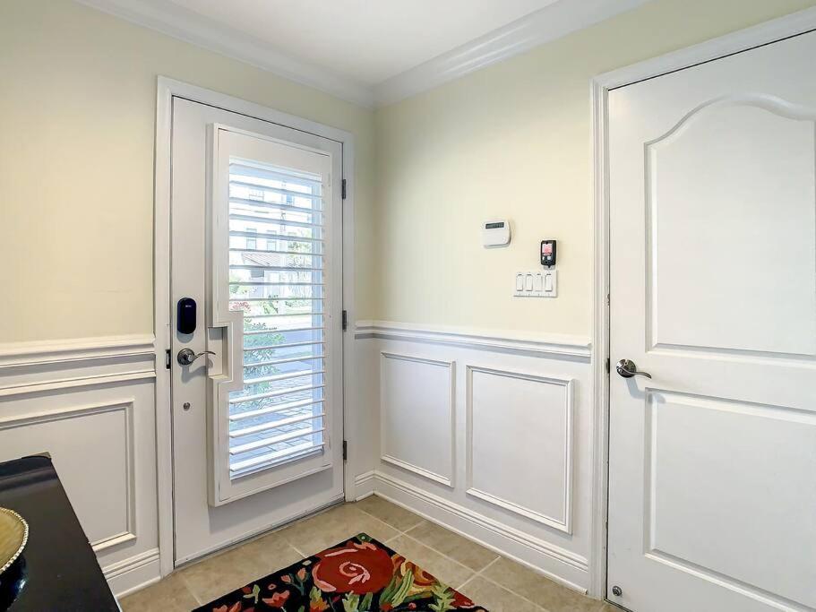 Clearwater Penthouse 5 Min Walk Heated Pool *