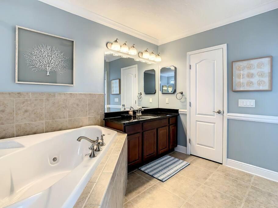 Clearwater Penthouse 5 Min Walk Heated Pool * Clearwater Beach