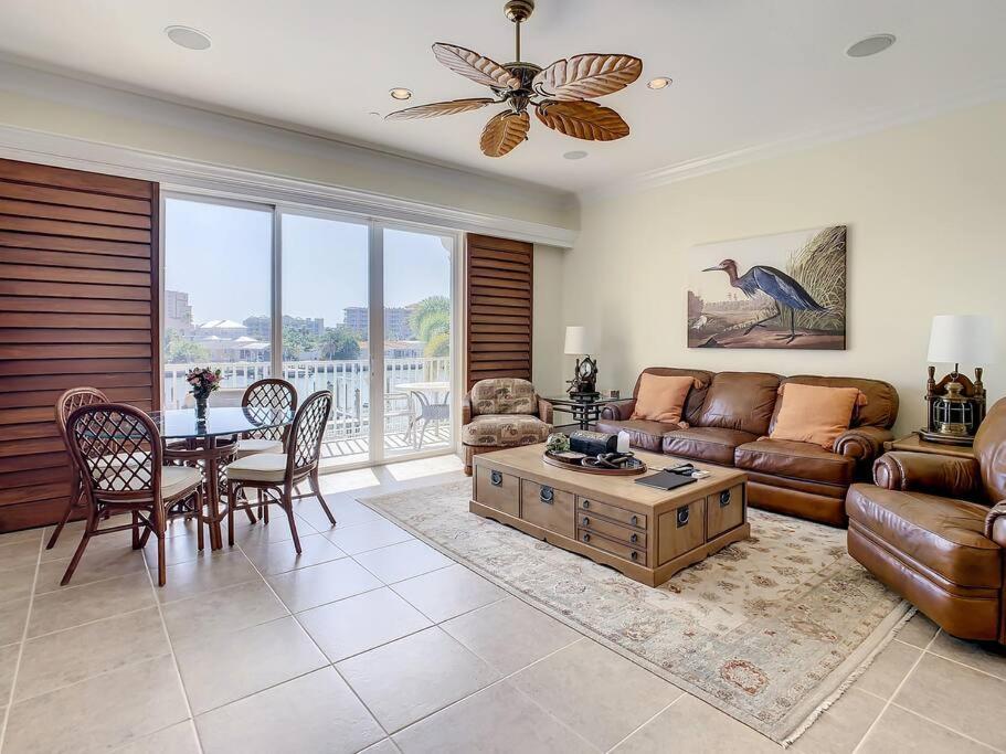 Clearwater Penthouse 5 Min Walk Heated Pool * Clearwater Beach