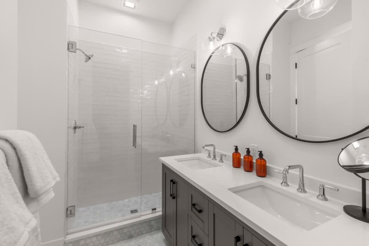 New! The Jade House At The Gemma - Stunning 6 Bed, 7 Bath Home With Private Pool And Hot Tub, Steps To The Beach Holiday home Clearwater Beach