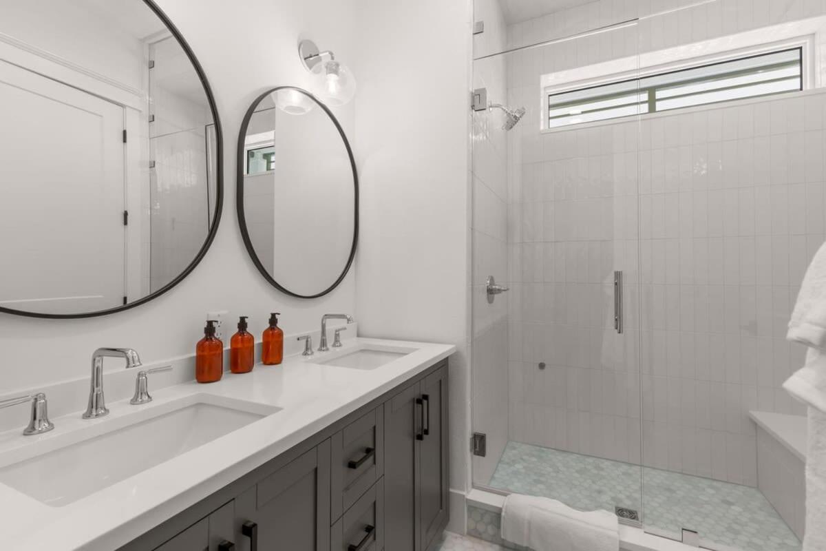 New! The Jade House At The Gemma - Stunning 6 Bed, 7 Bath Home With Private Pool And Hot Tub, Steps To The Beach Holiday home Clearwater Beach