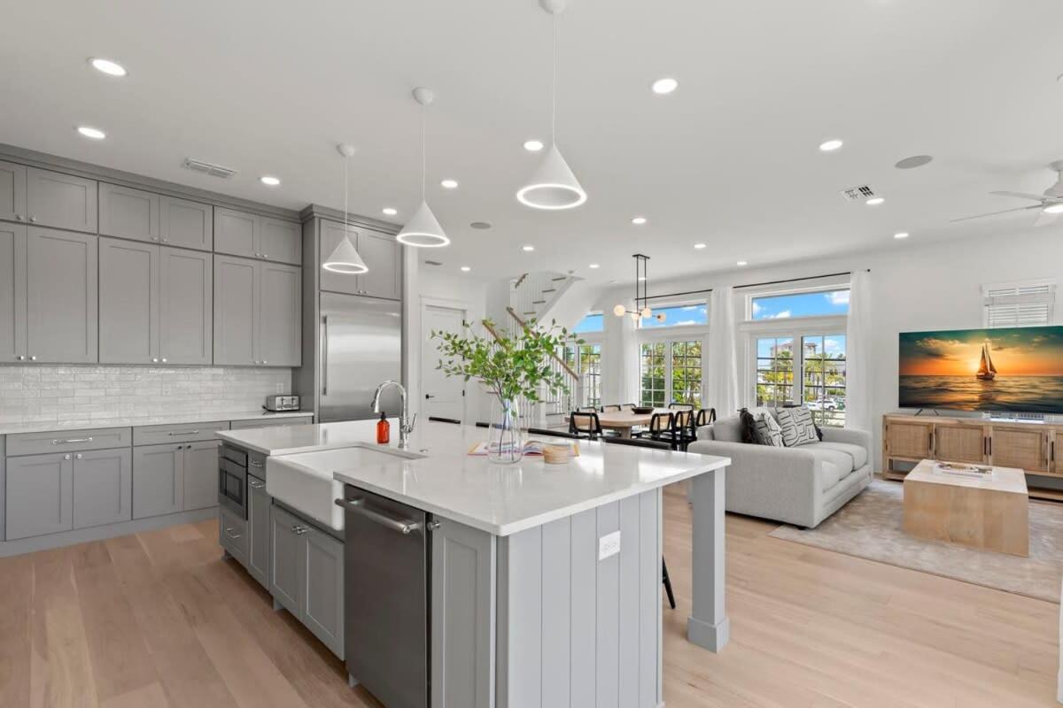 New! The Jade House At The Gemma - Stunning 6 Bed, 7 Bath Home With Private Pool And Hot Tub, Steps To The Beach *