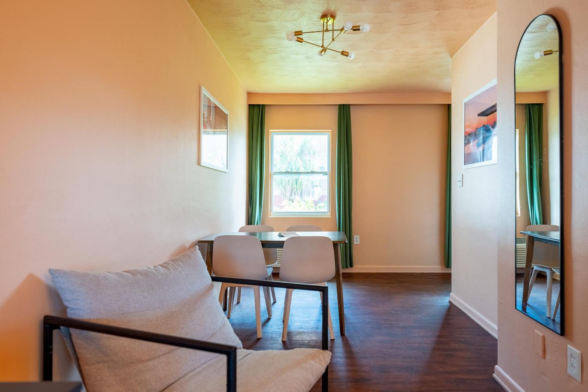 Tropical Breeze Apartment Clearwater Beach