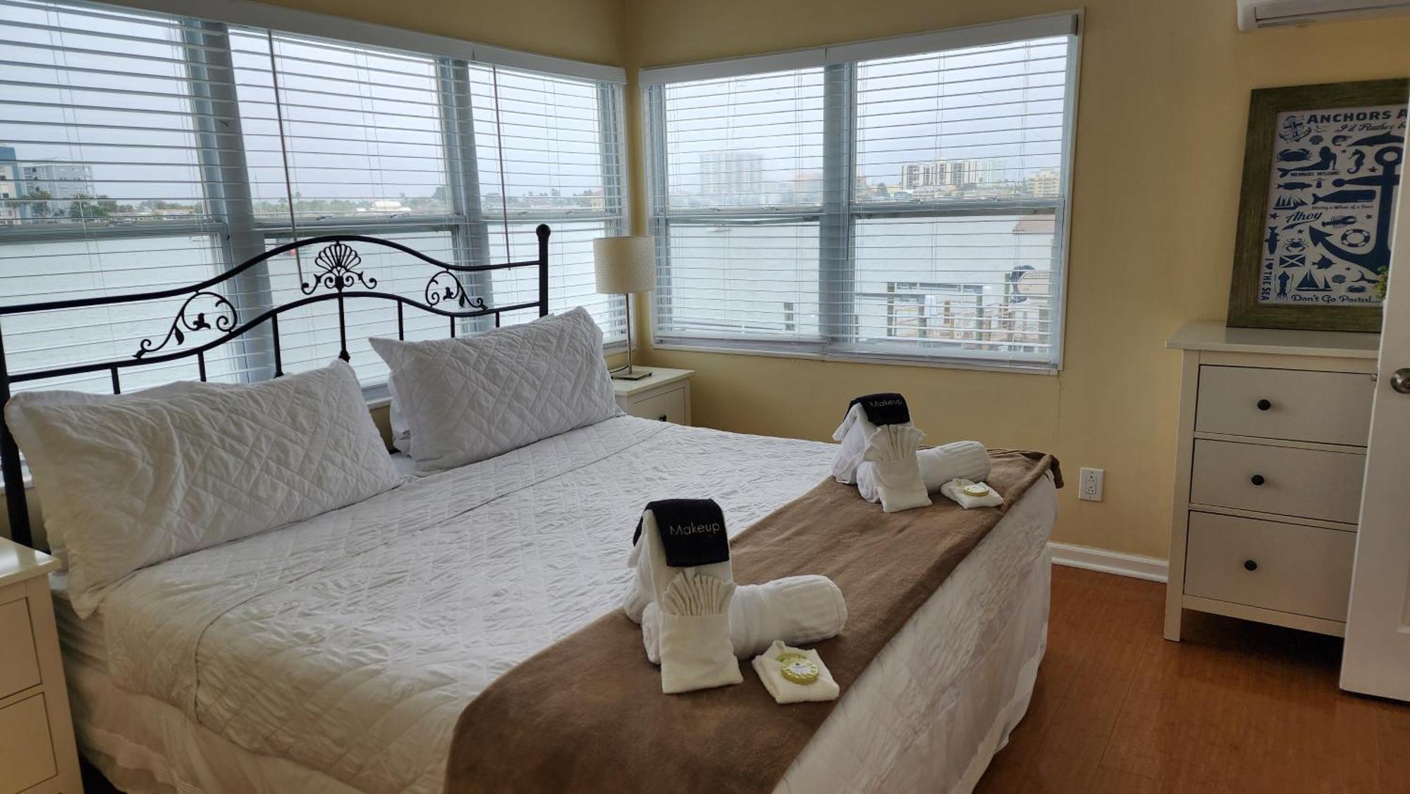 Apartment By The Clearwater Beach