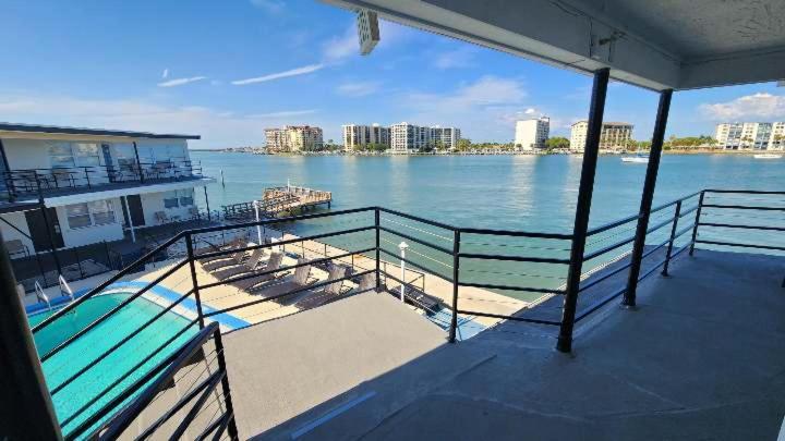 Apartment By The Clearwater Beach