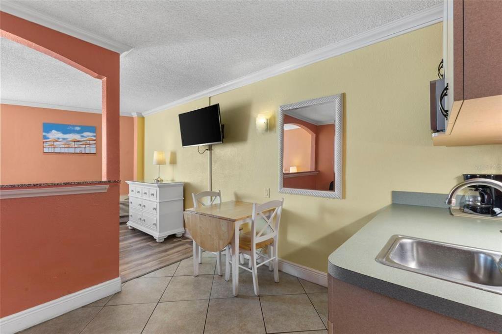 Aparthotel Pelican Point On Clearwater