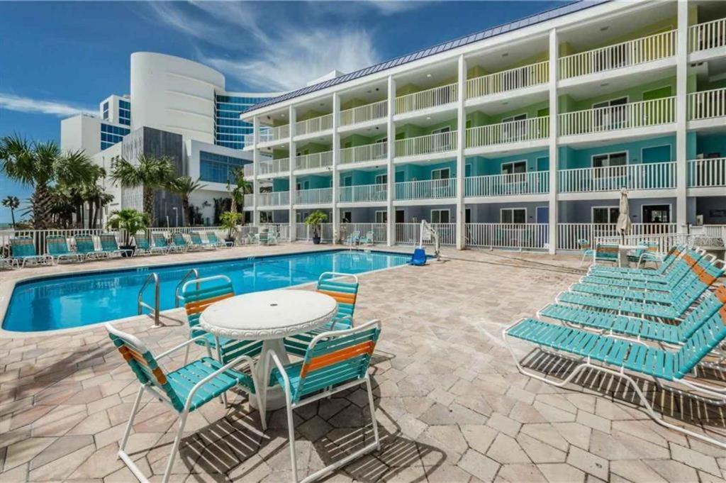 Pelican Point On Clearwater * Clearwater Beach