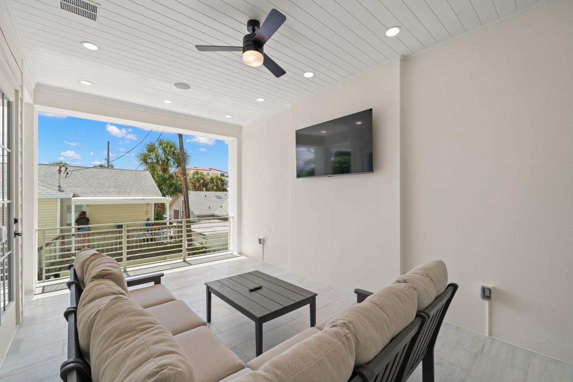 The Akoya & Pearl At The Gemma - 2 Homes With Private Pools Just Steps To Clearwater Holiday home