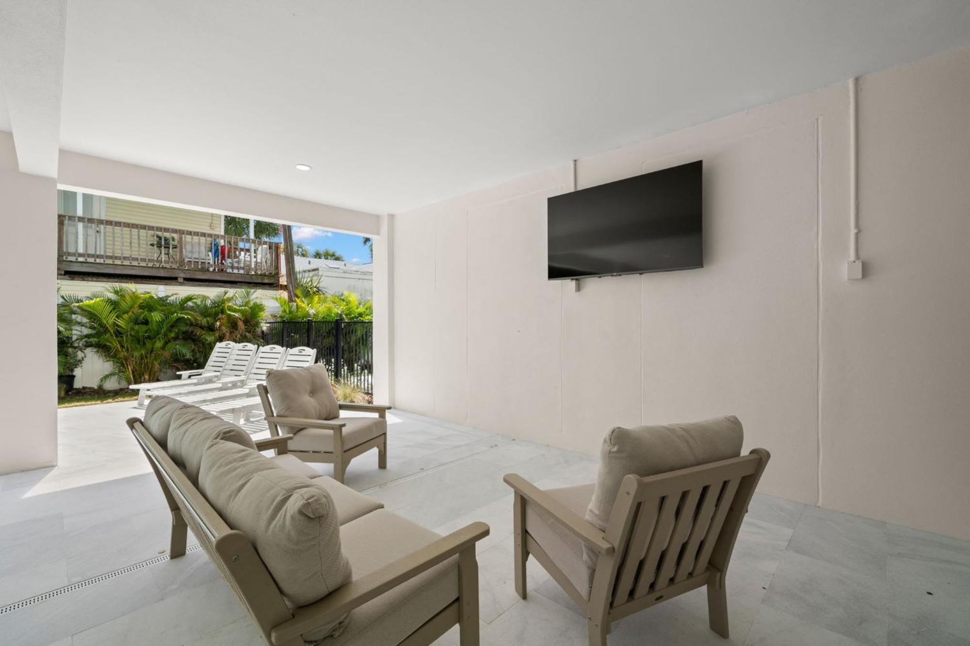 The Akoya & Pearl At The Gemma - 2 Homes With Private Pools Just Steps To Clearwater Holiday home
