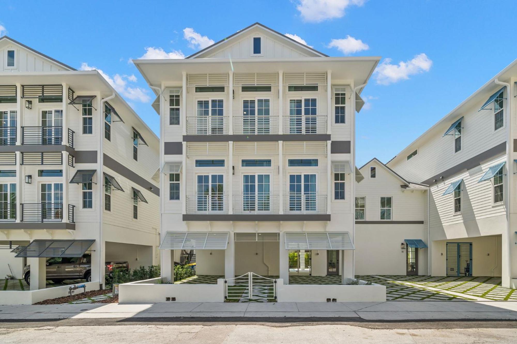 The Akoya & Pearl At The Gemma - 2 Homes With Private Pools Just Steps To Clearwater Holiday home *