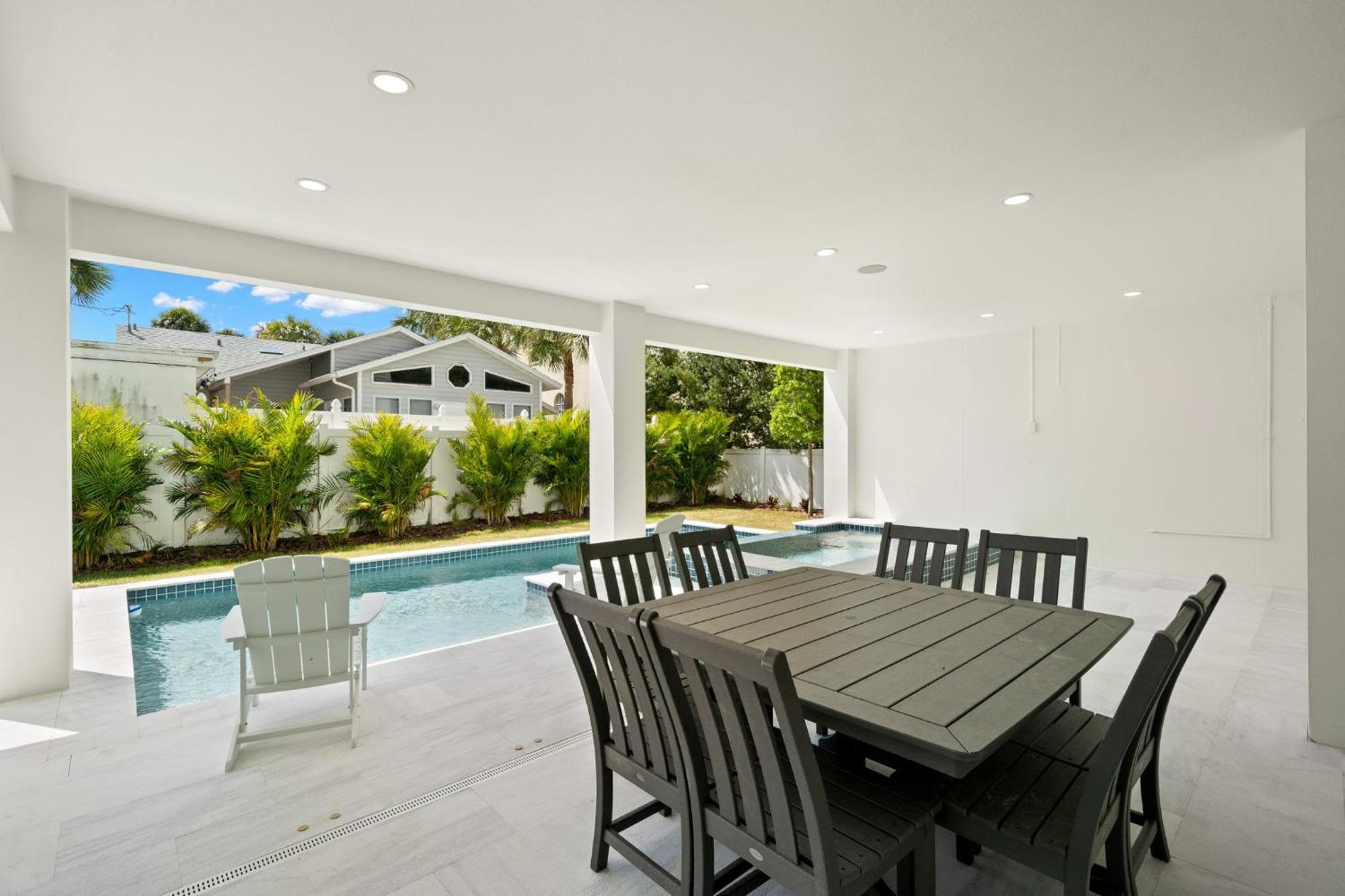 The Akoya & Pearl At The Gemma - 2 Homes With Private Pools Just Steps To Clearwater Holiday home