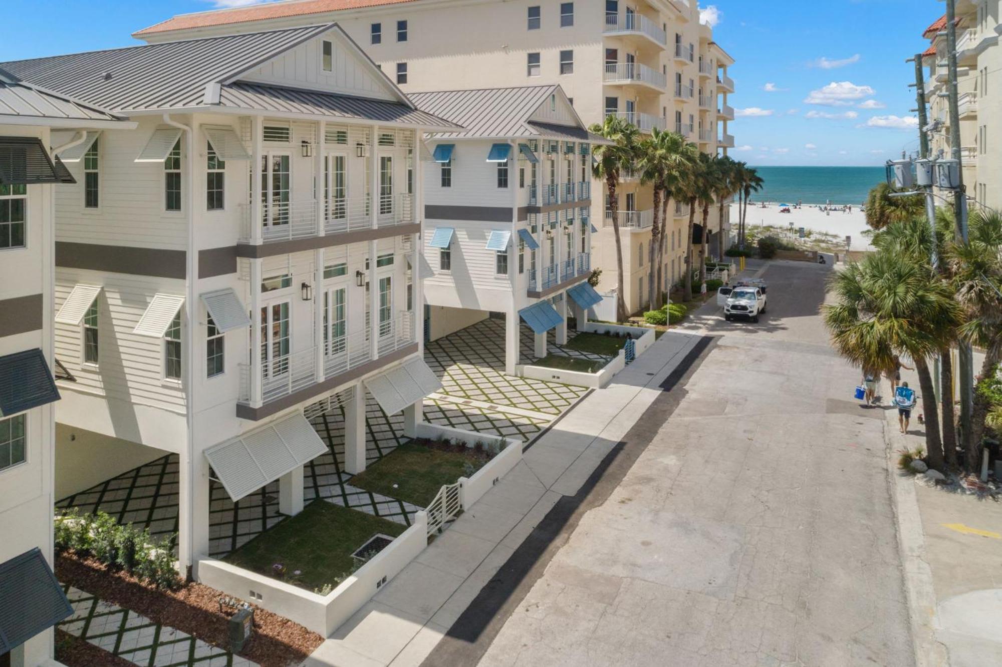 The Akoya & Pearl At The Gemma - 2 Homes With Private Pools Just Steps To Clearwater Holiday home Clearwater Beach
