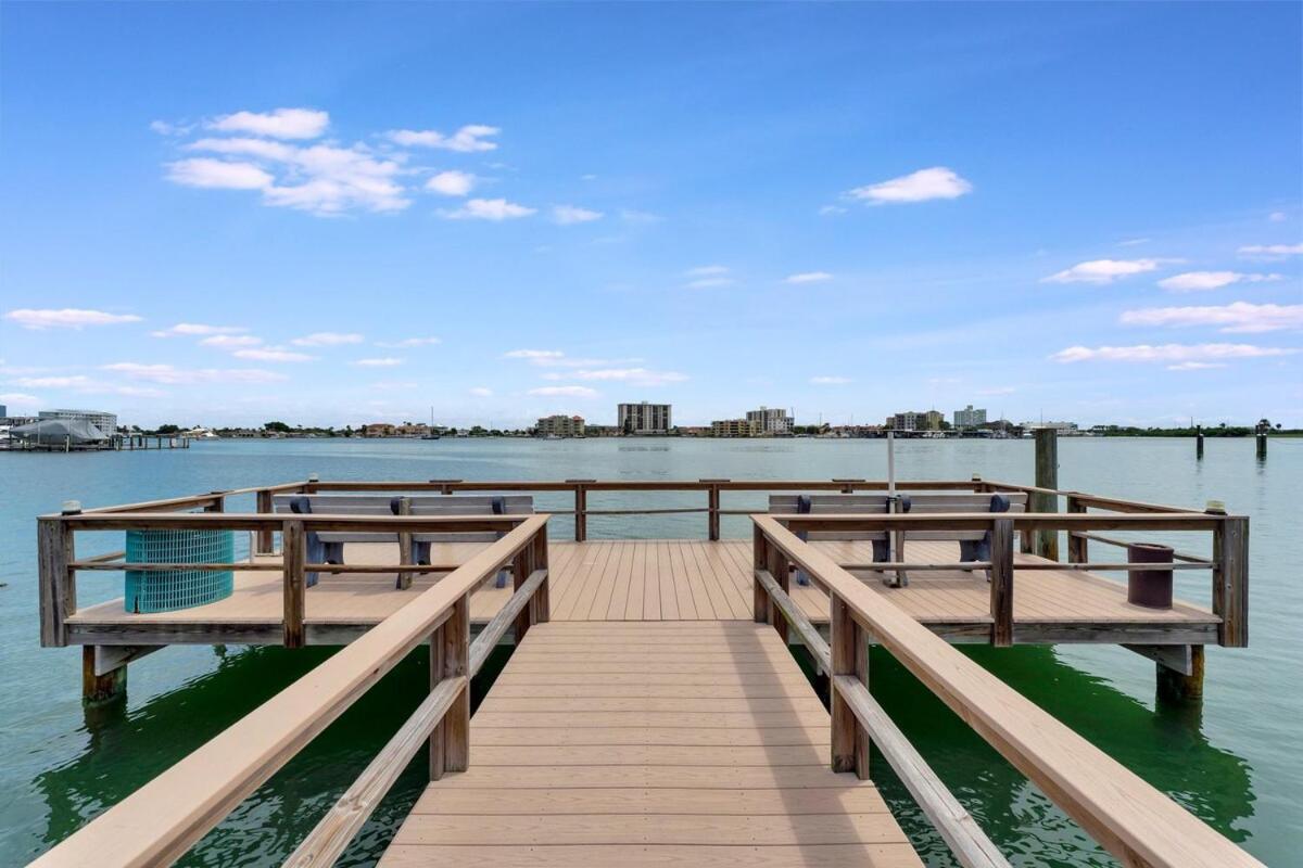 The Seashell With Private Balcony And Walk To Holiday home Clearwater Beach