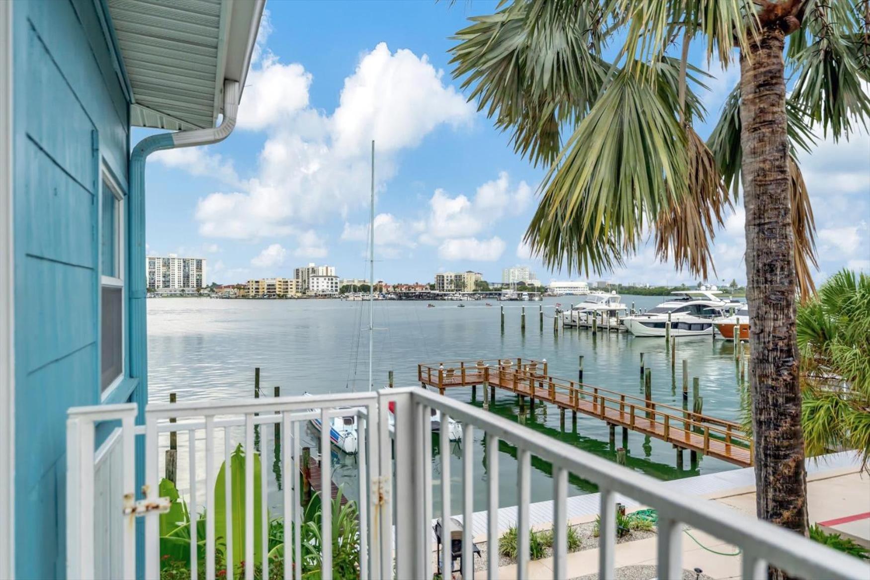 Holiday home The Seashell With Private Balcony And Walk To Clearwater Beach