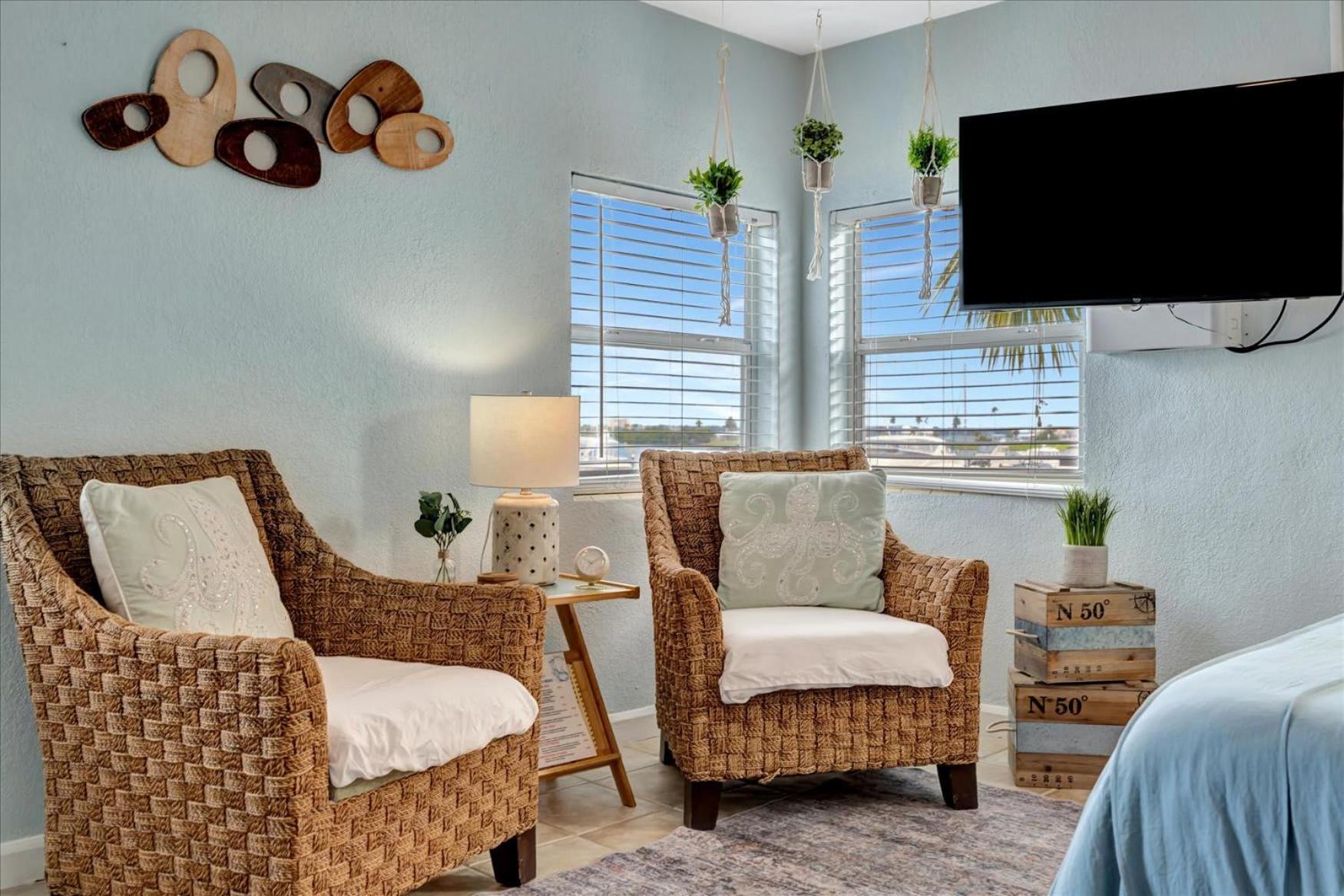 Holiday home The Seashell With Private Balcony And Walk To