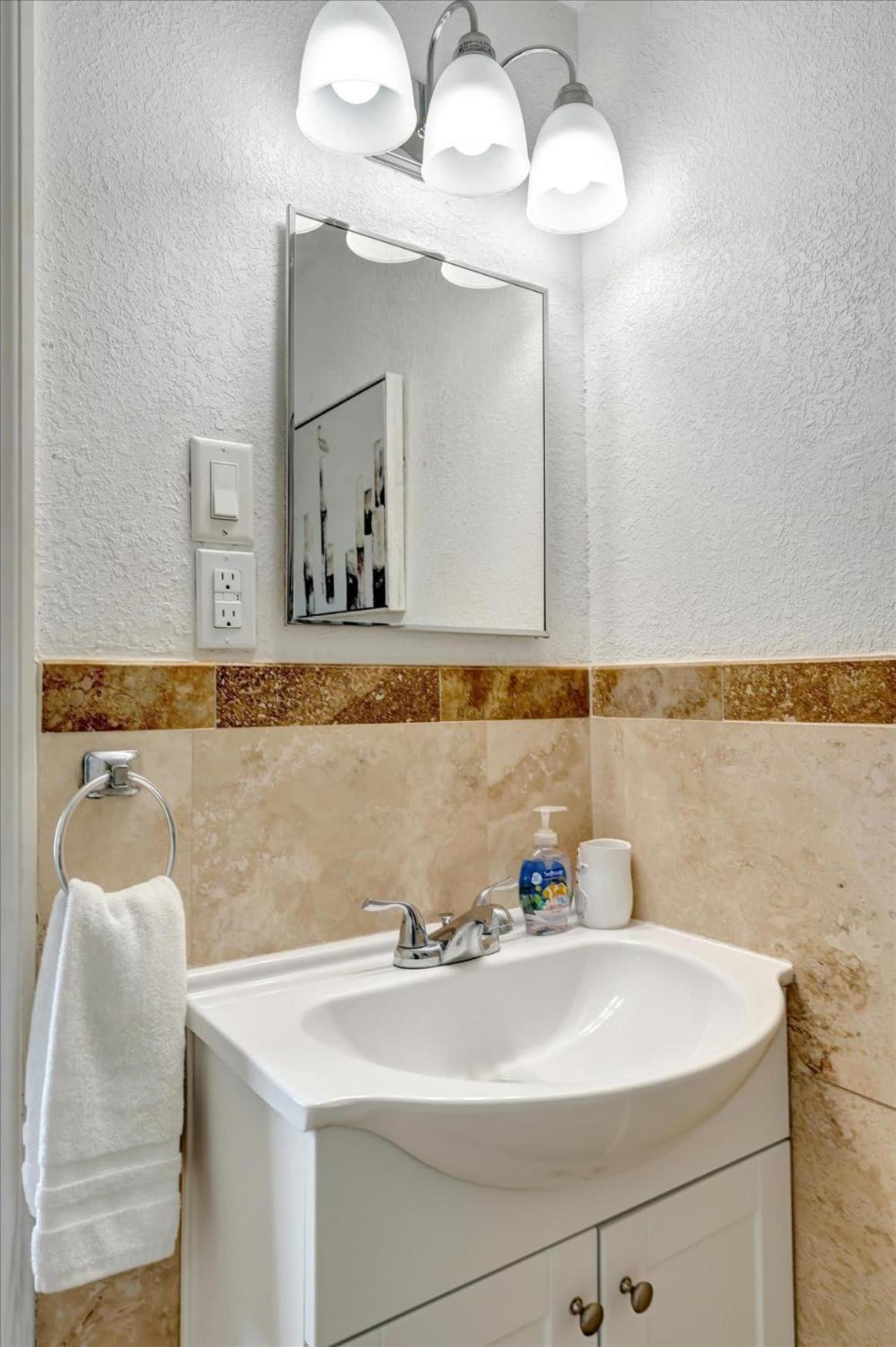The Seashell With Private Balcony And Walk To Clearwater Beach