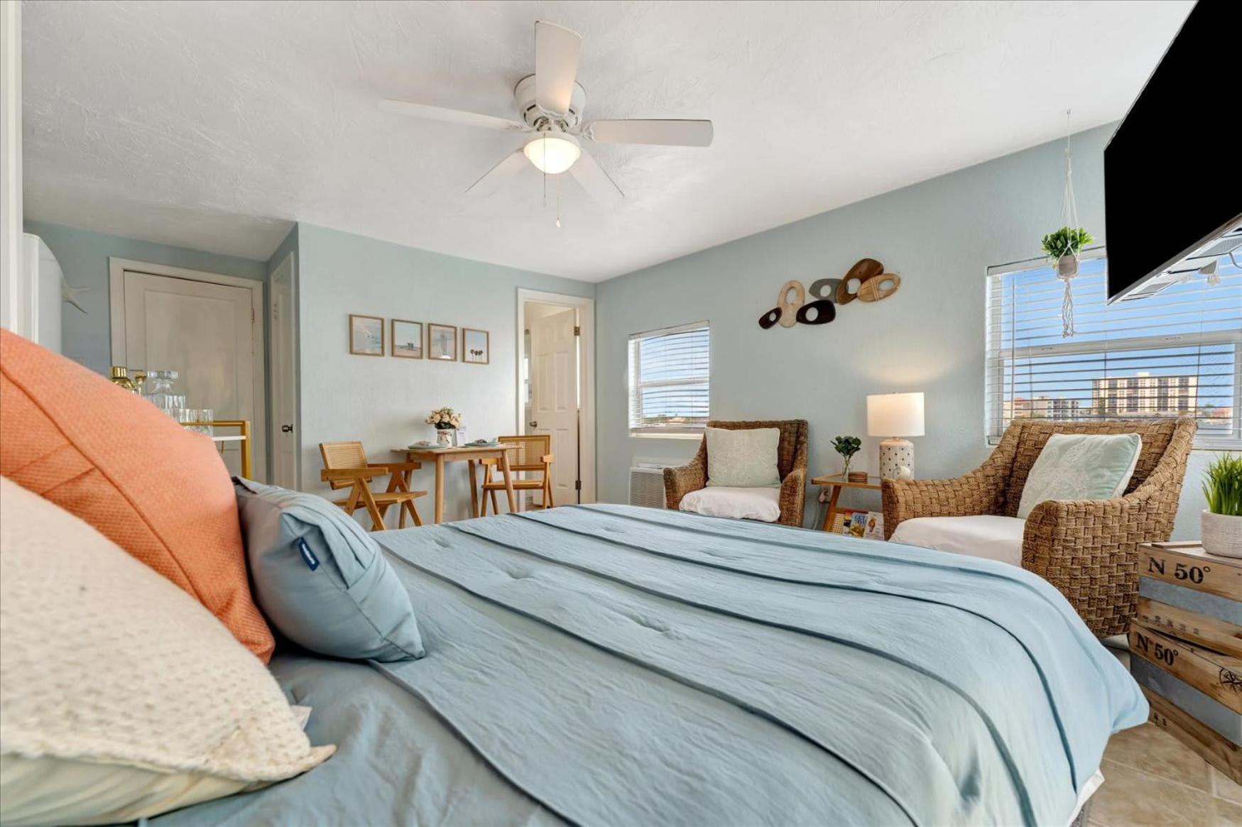 The Seashell With Private Balcony And Walk To