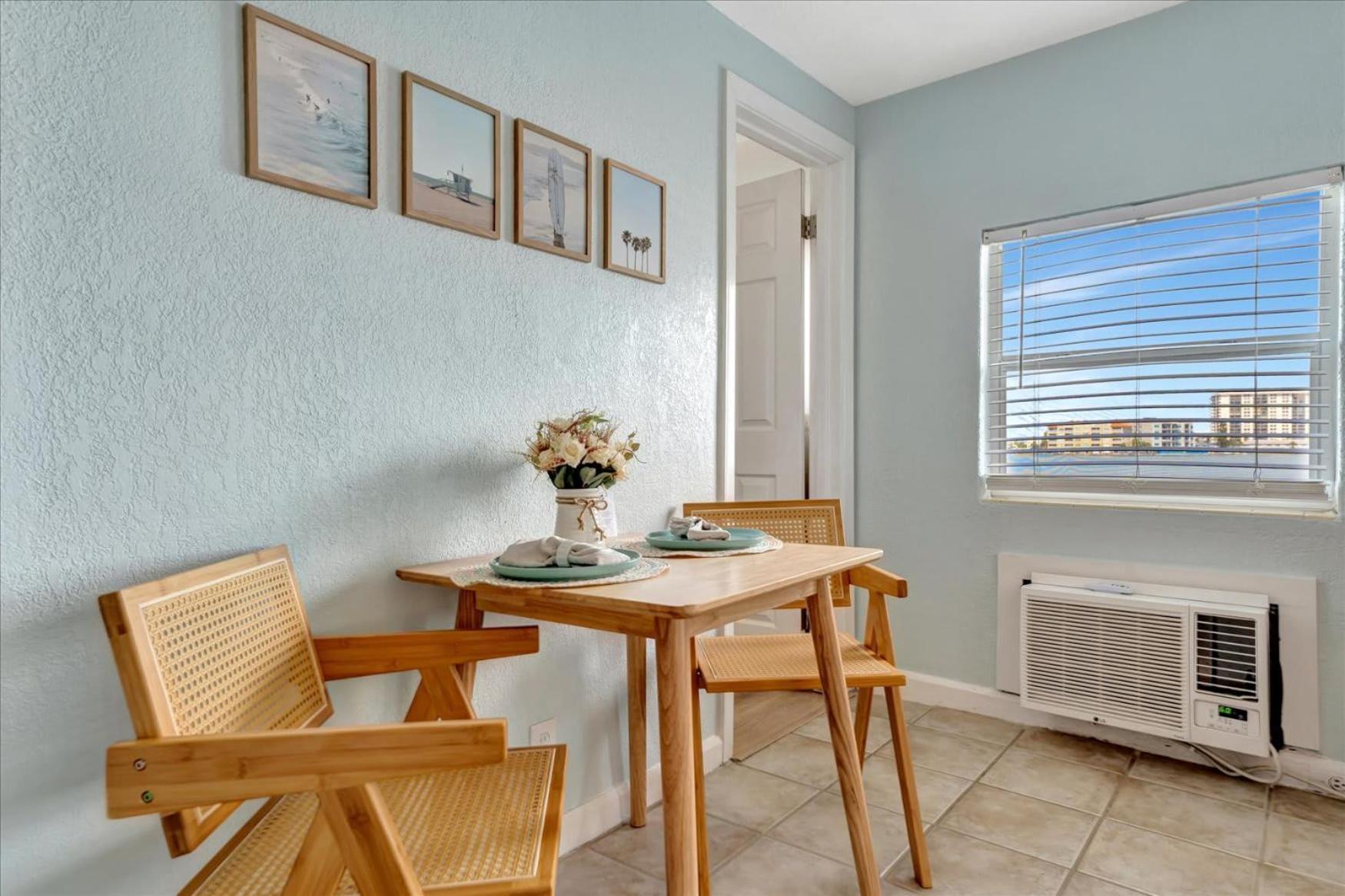 The Seashell With Private Balcony And Walk To Holiday home *