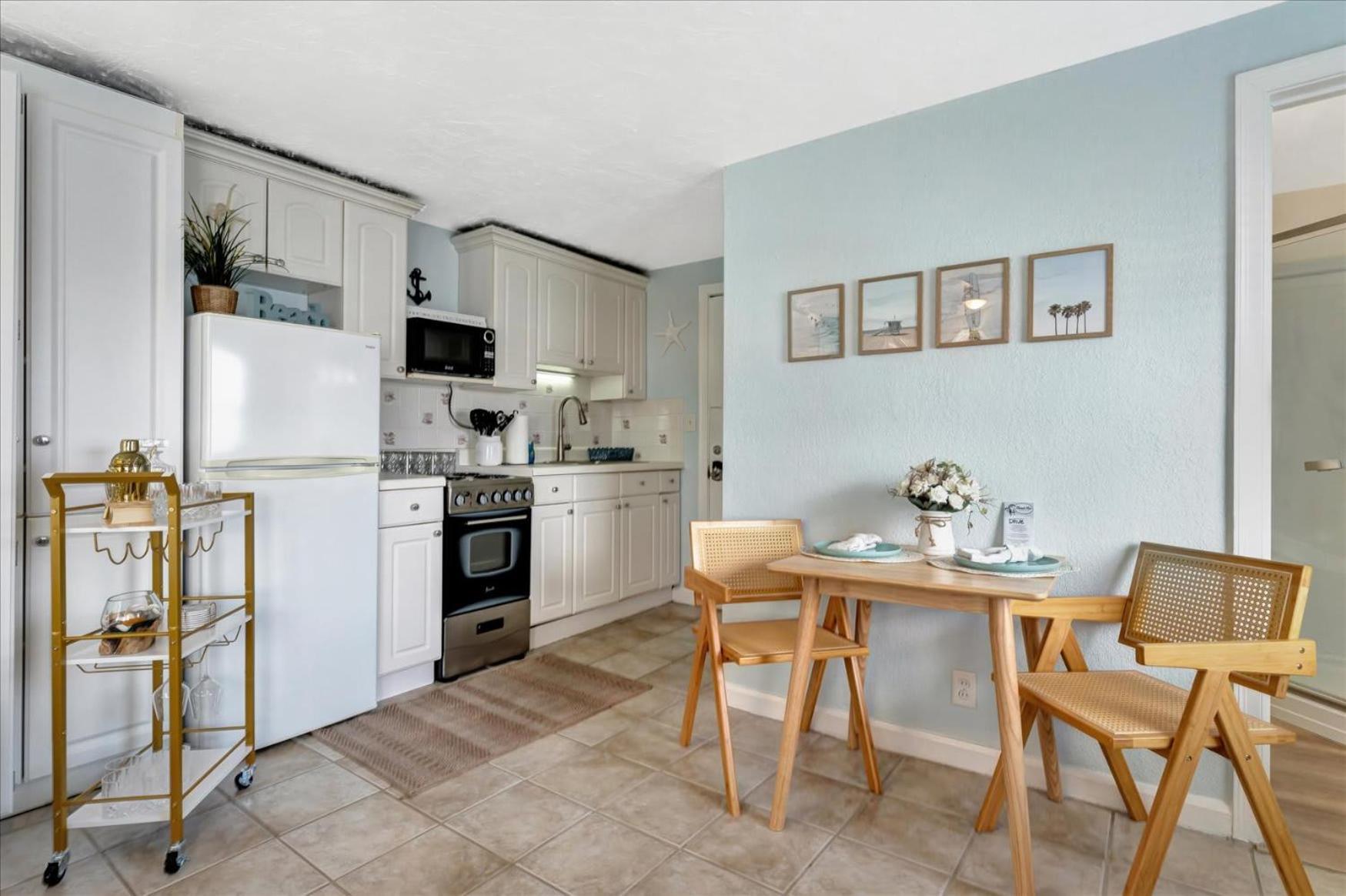 The Seashell With Private Balcony And Walk To Clearwater Beach