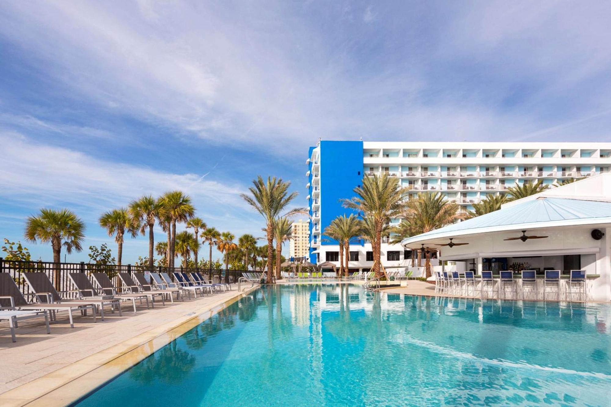 Hilton Clearwater & 4* Clearwater Beach