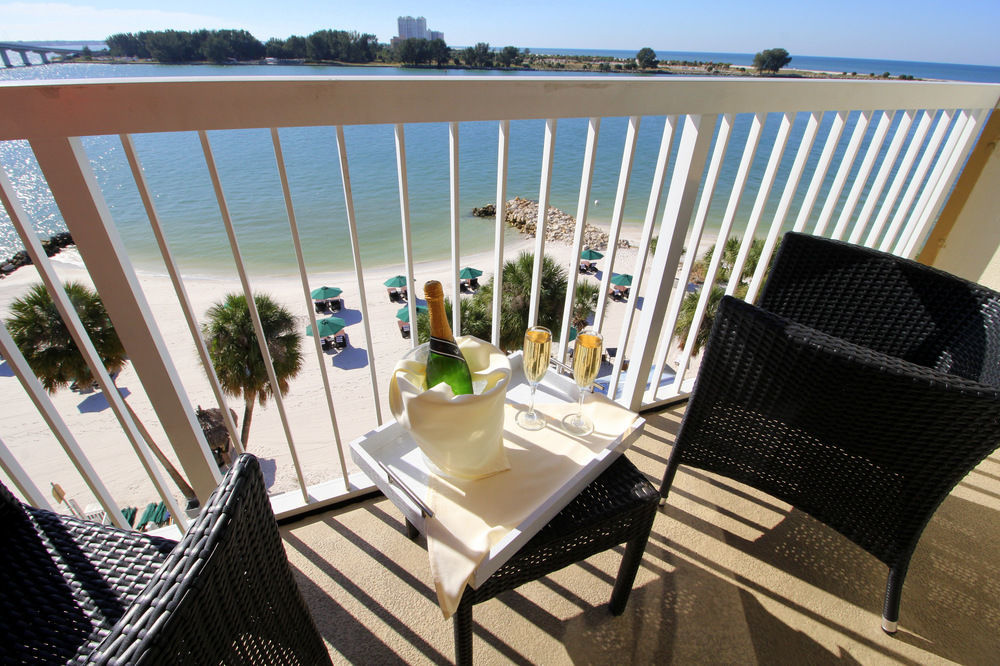 Dreamview Beachfront & 3* Clearwater Beach
