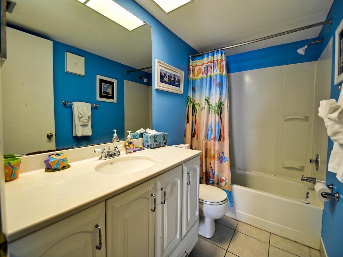 Surfside 202 Apartment *