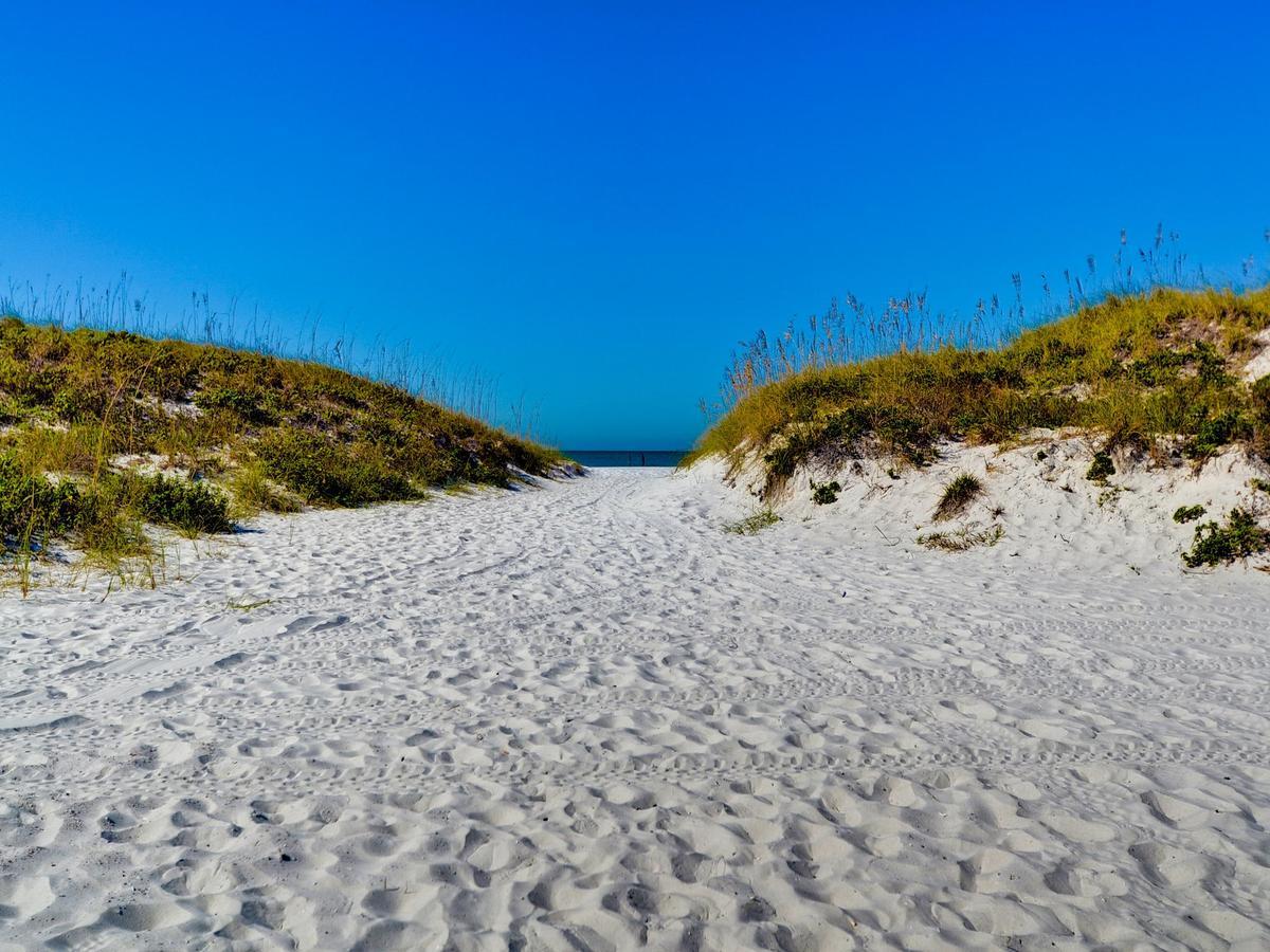 Island Flat 103 * Clearwater Beach
