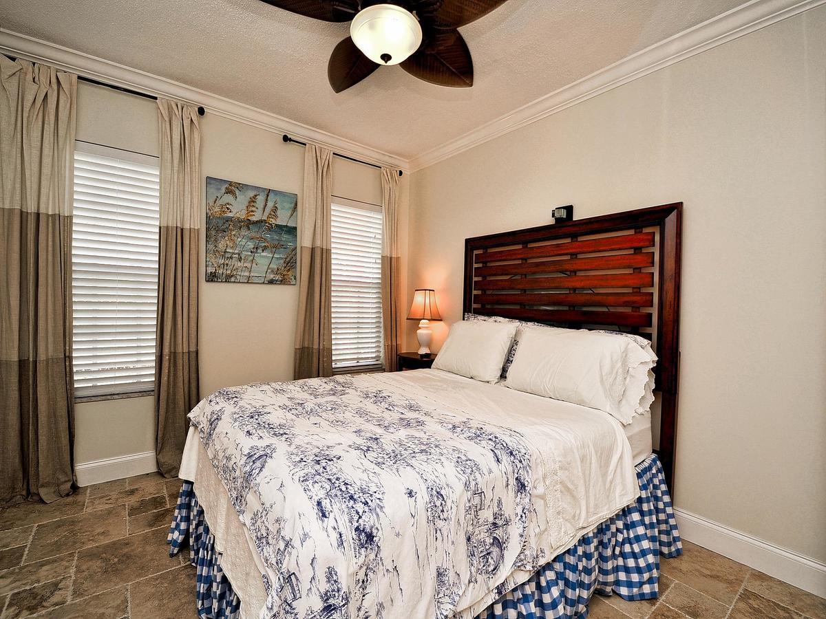 Island Flat 103 * Clearwater Beach