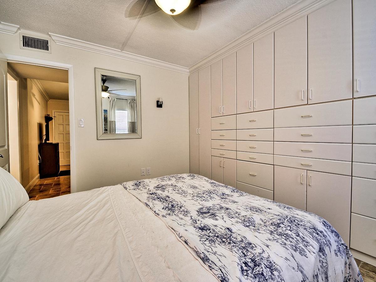Island Flat 103 Apartment