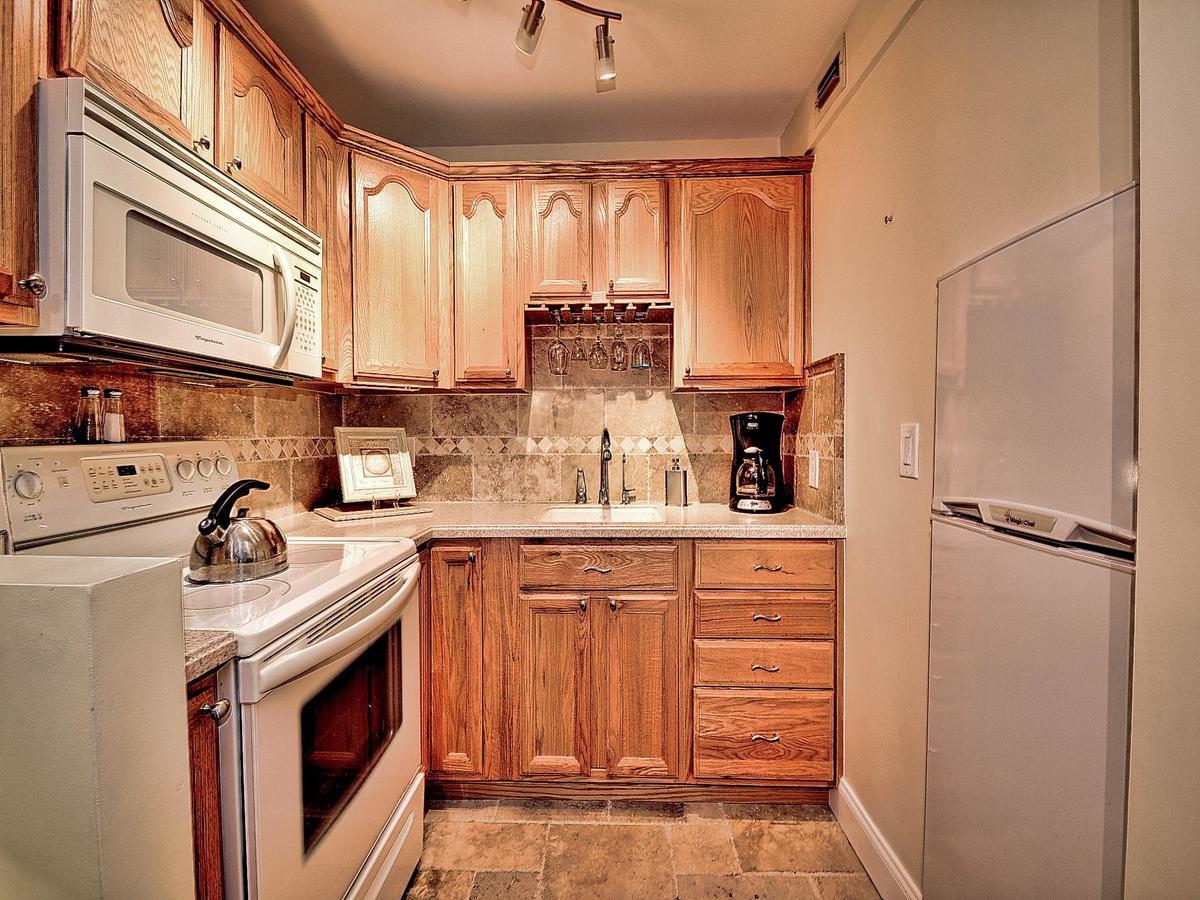 Island Flat 103 *