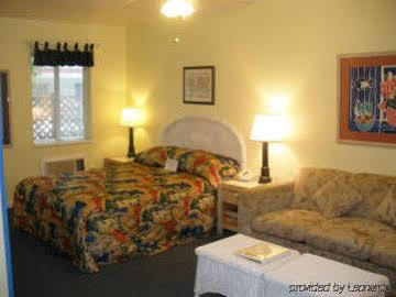 Barefoot Bay Motel