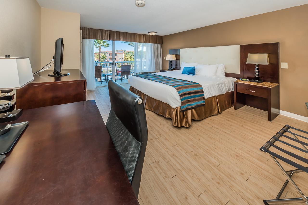 Hotel Dreamview Beachfront &